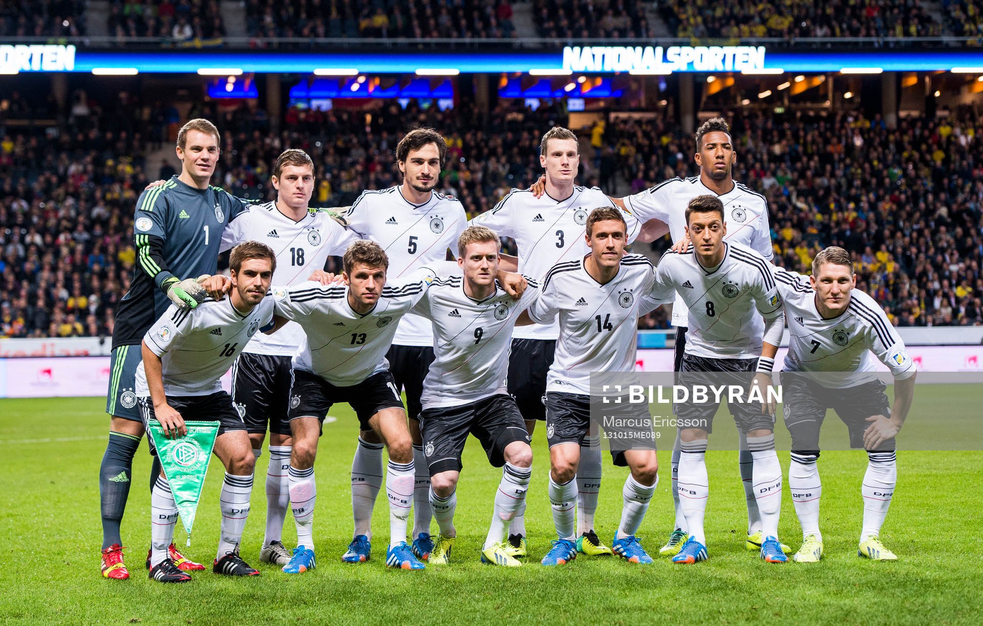 Tysklands startelva bak fr.v. målvakt Manuel Neuer, Toni
