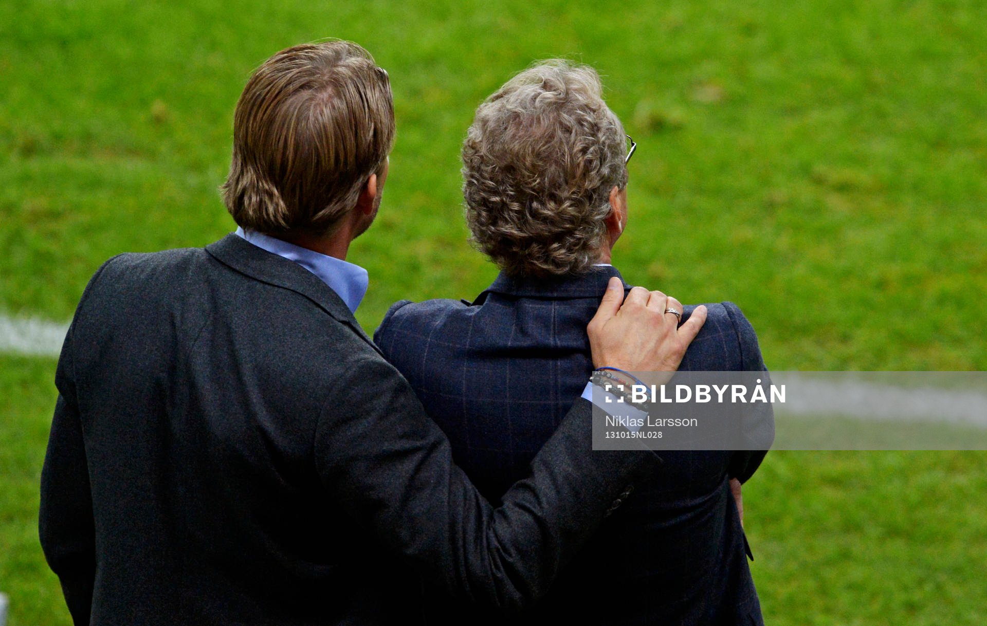 Sveriges players manager Marcus Allbäck och Sveriges