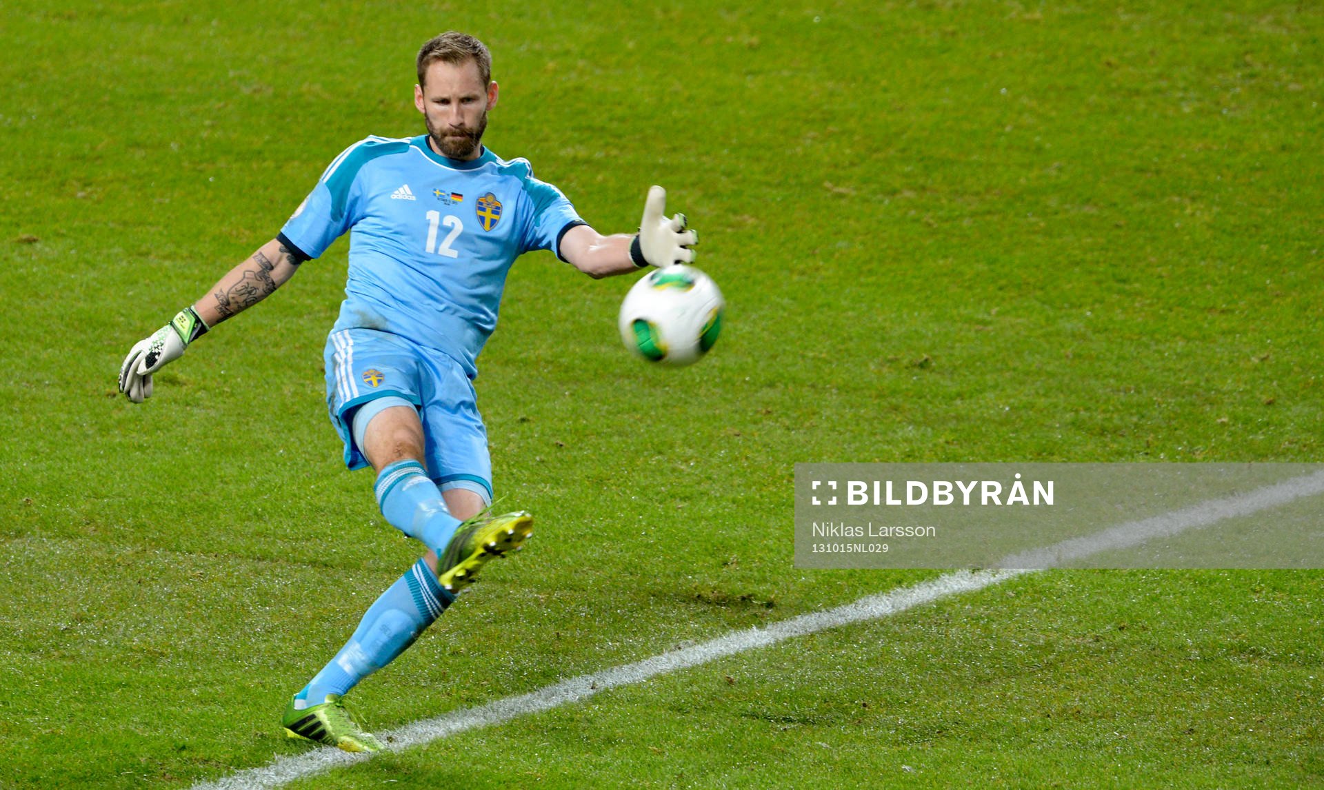 Sveriges målvakt Johan Wiland under fotbollsmatchen i VM-kvalet mellan Sverige och Tyskland den 15 oktober 2013 i Stockholm.
