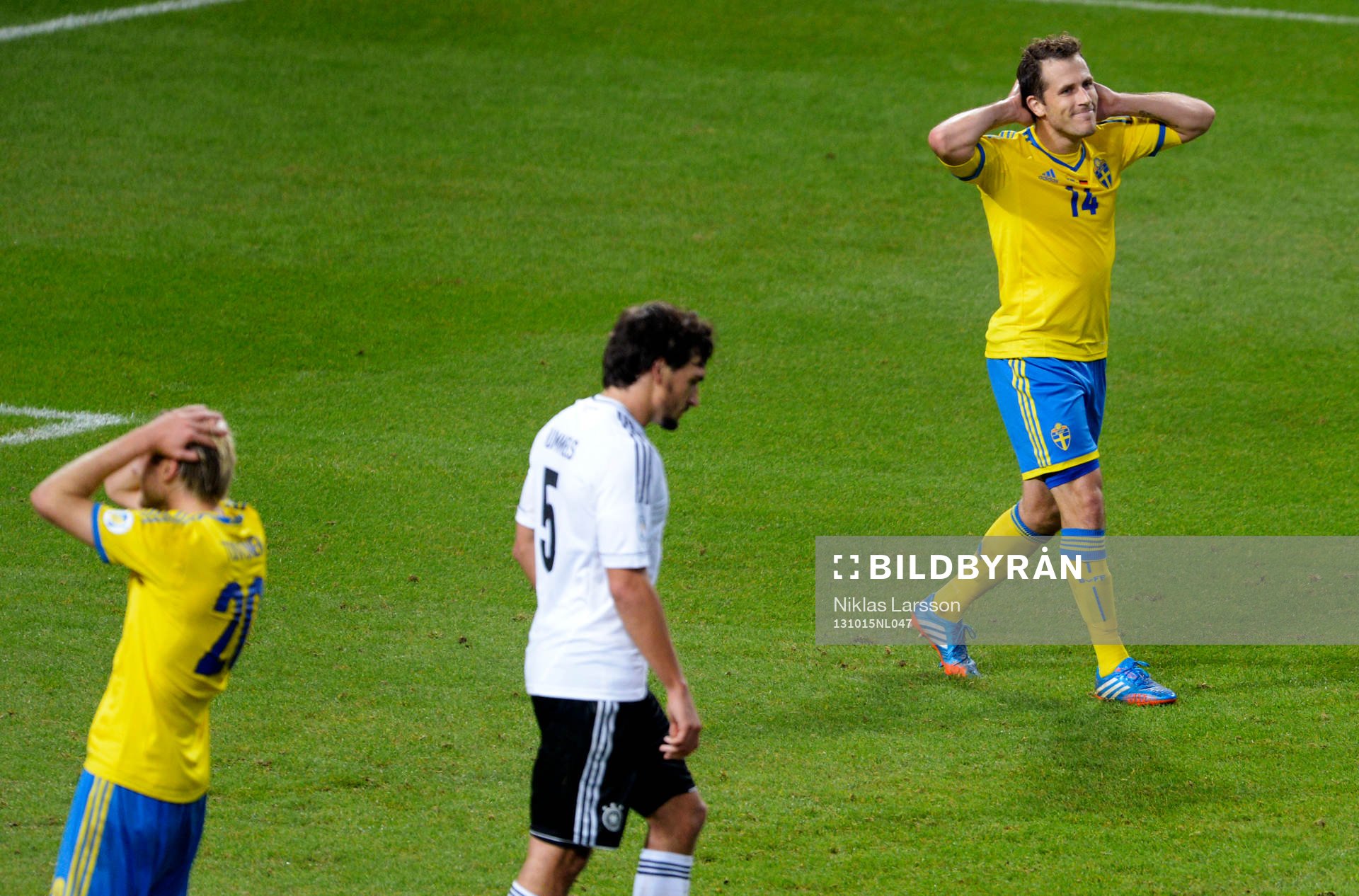 Sveriges Ola Toivonen och Tobias Hysén deppar