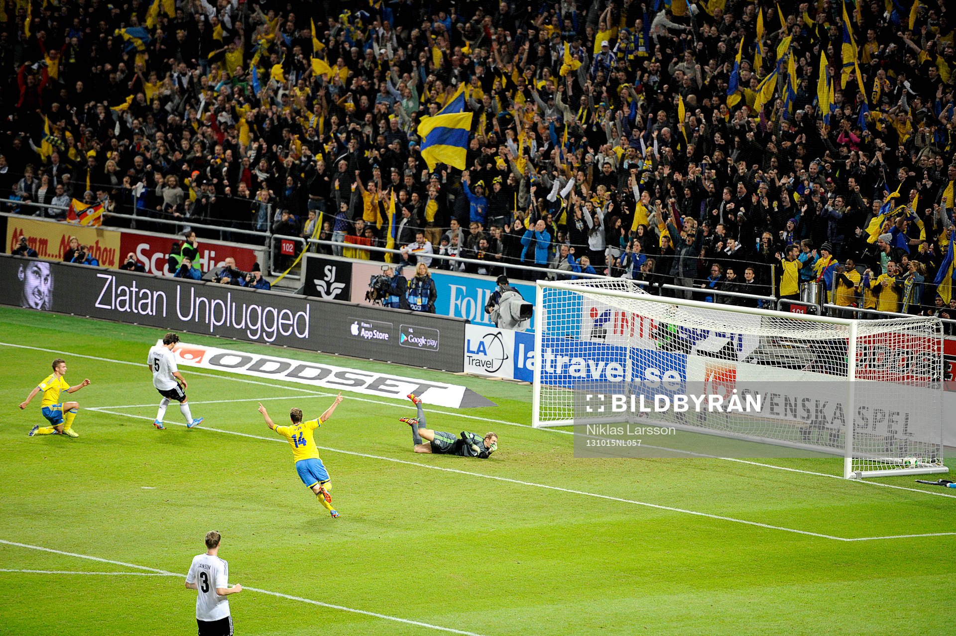 Sveriges Alexander Kacaniklic gör 2-0