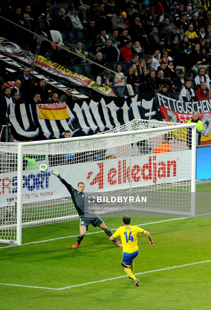 Sveriges Tobias Hysén gör 3-5 målet bakom Tysklands