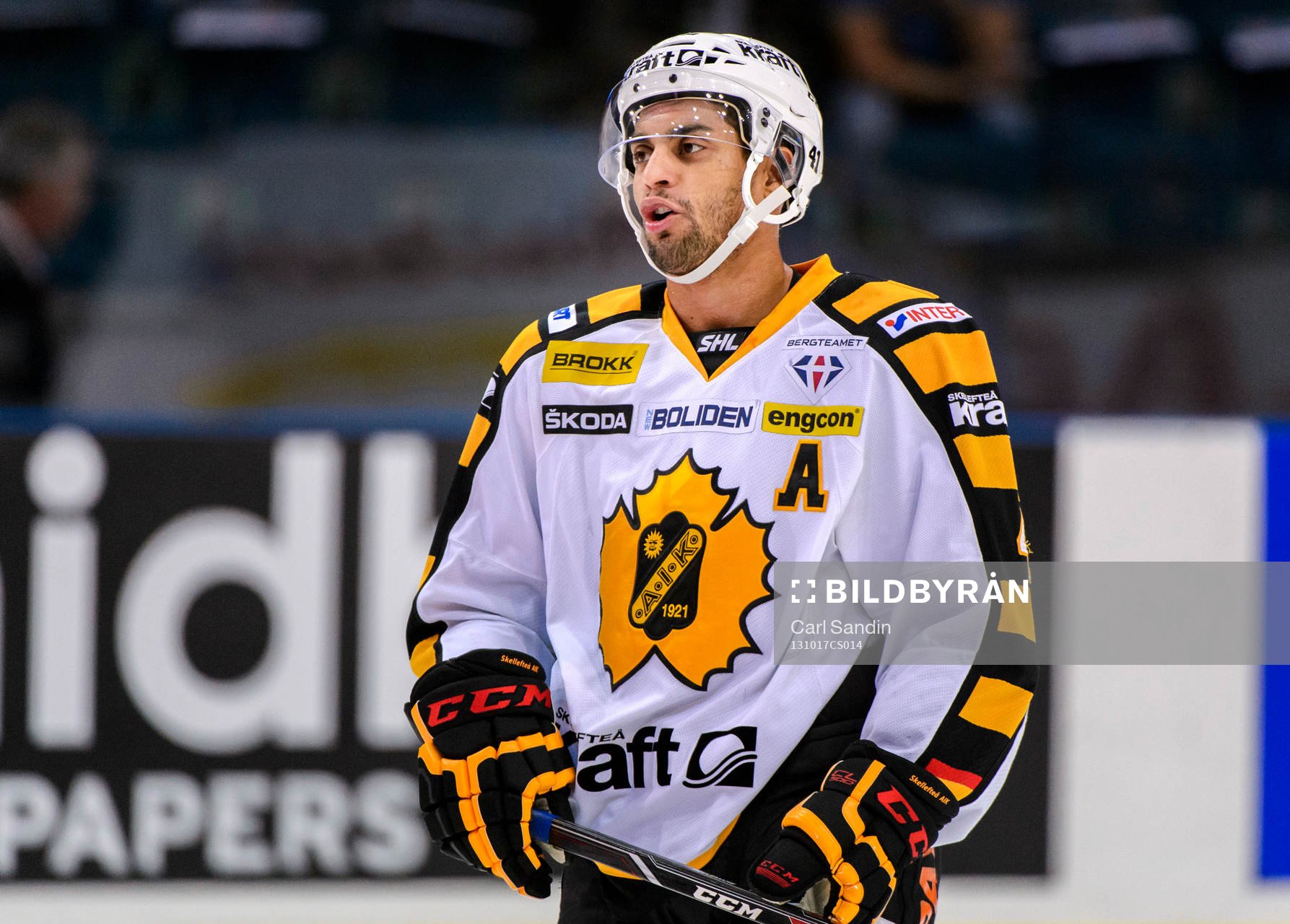 Skellefteås Pierre-Edouard Bellemare innan ishockeymatchen