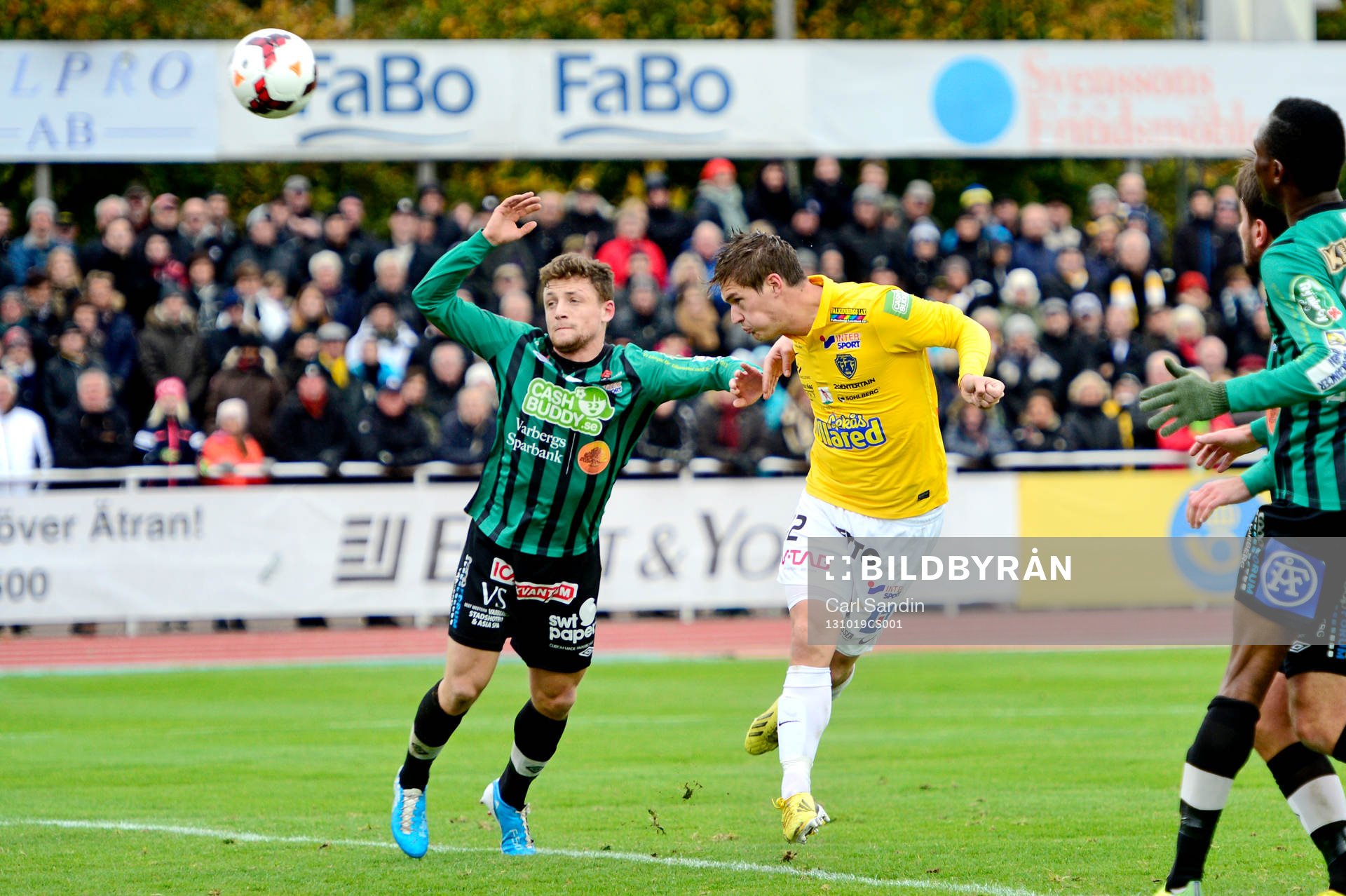 Falkenbergs Victor Sköld nickar in bollen till 1-0