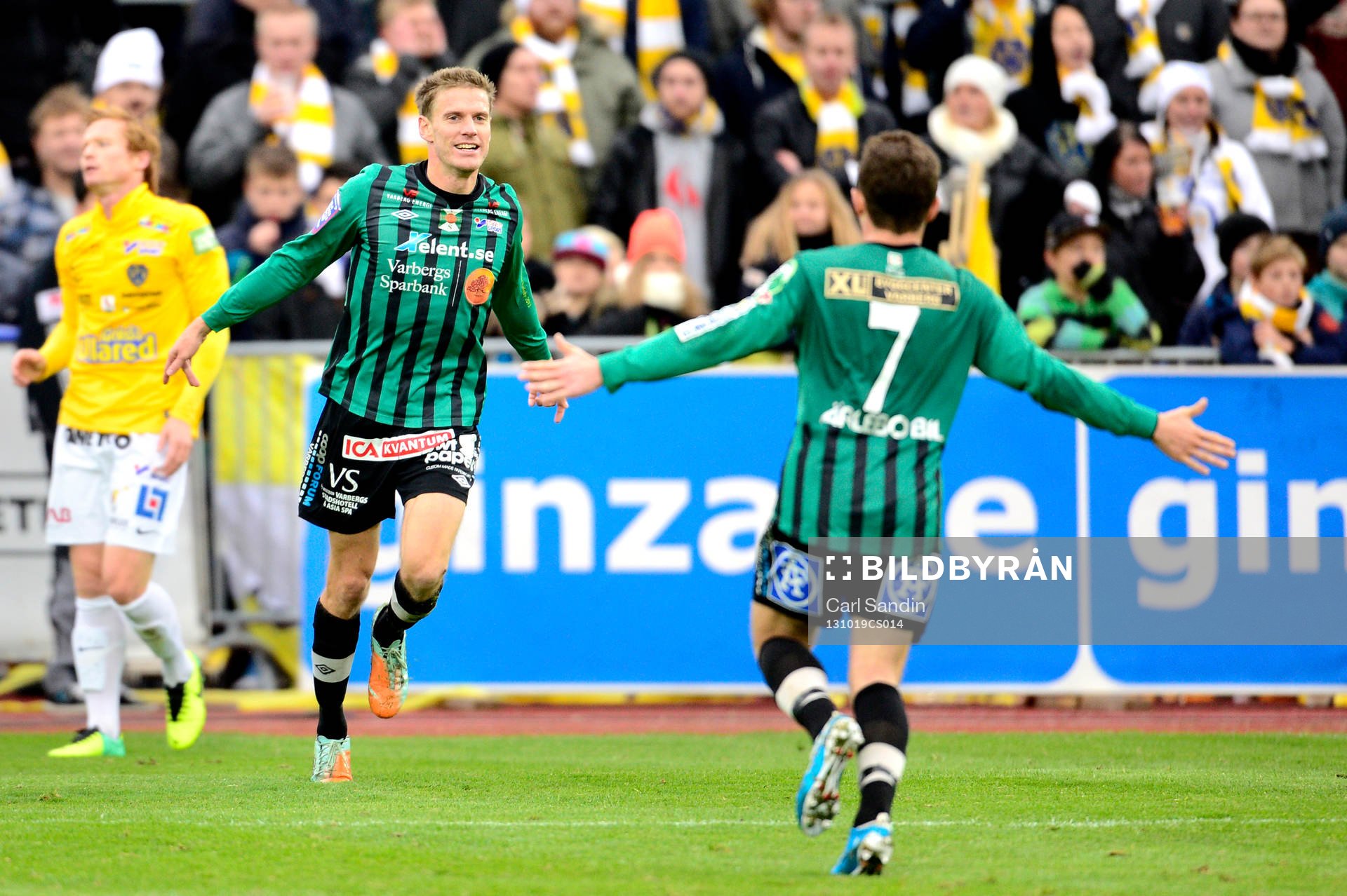 Varbergs Karl Söderström firar 1-0