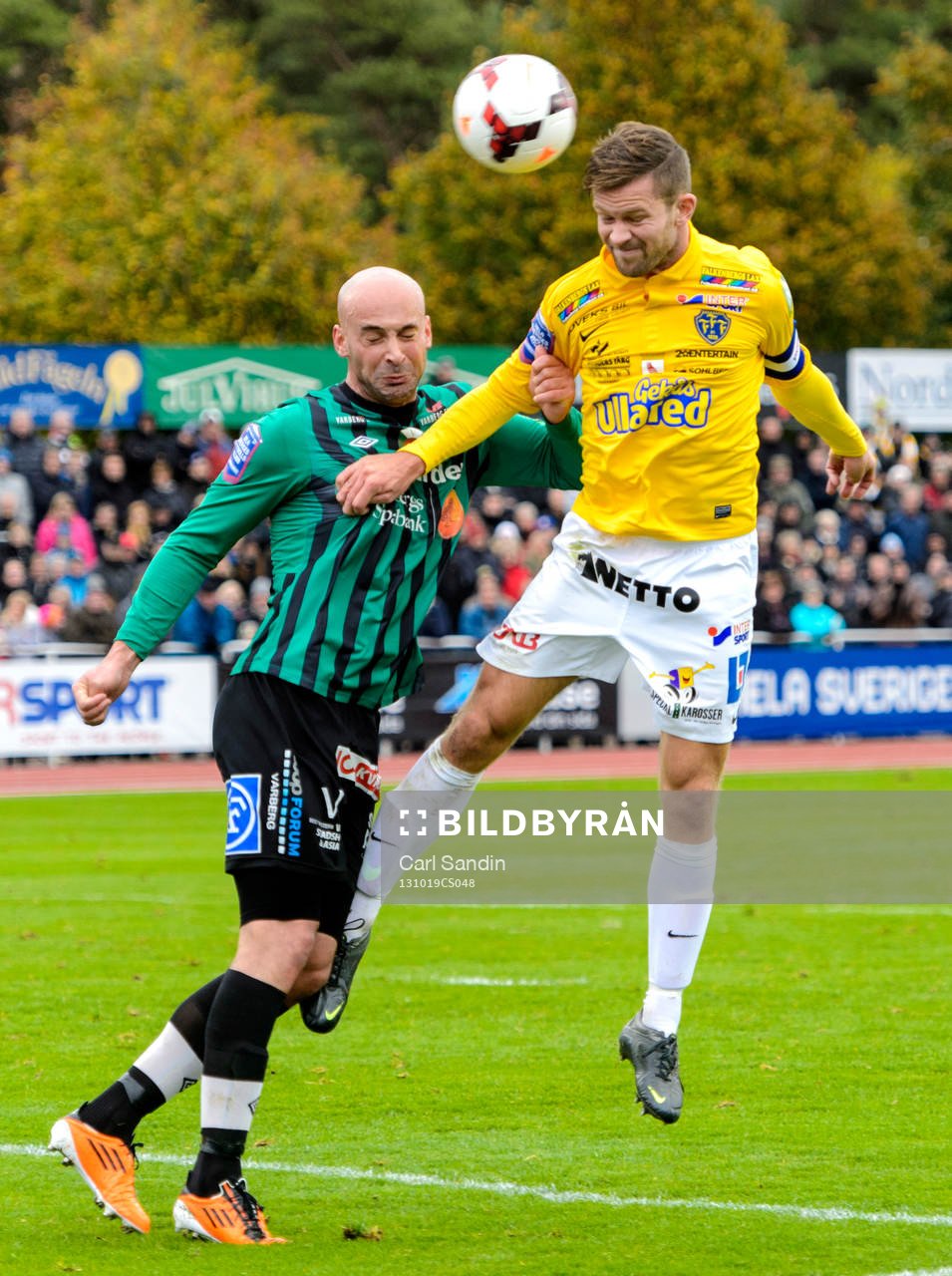 Varbergs Erkan Saglik i nickduell med Falkenbergs David