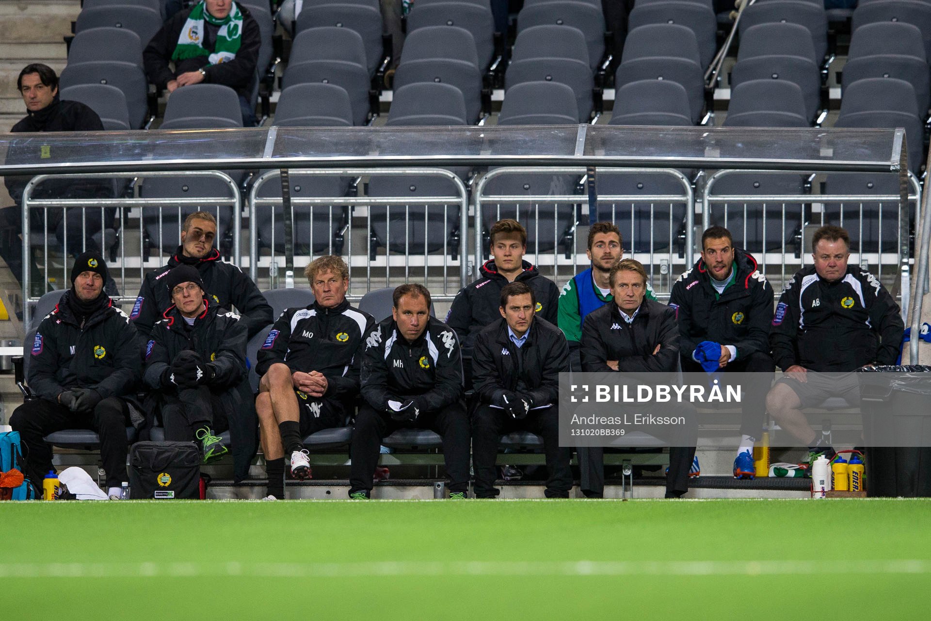 Hammarbys avbytarbänk med bla assisterande tränare Carlos