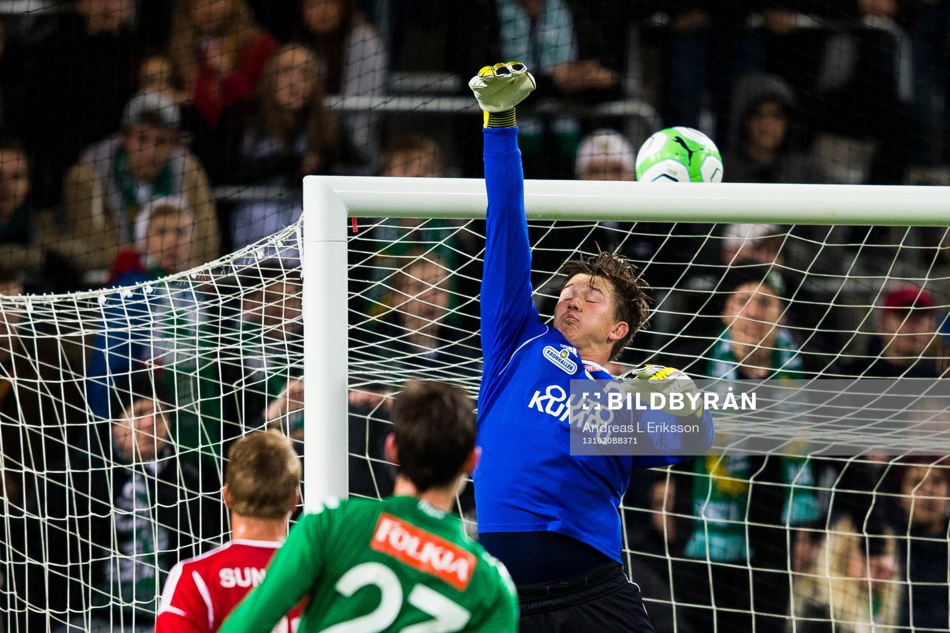 Hammarbys Kennedy Bakircioglu (ej i bild) med en frispark
