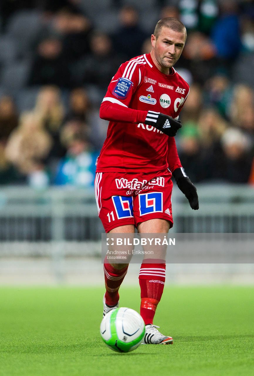 Degerfors Tobias Solberg med bollen