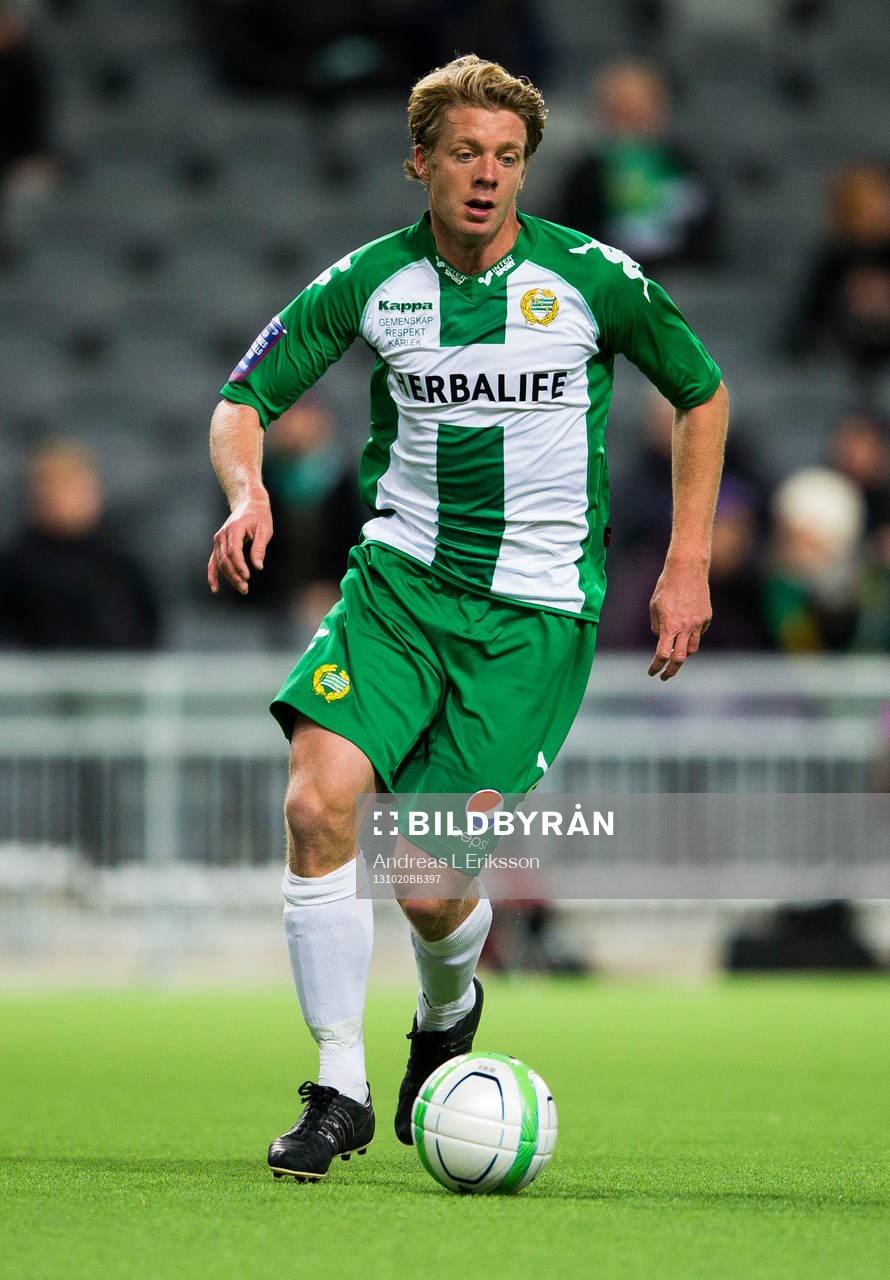 Hammarbys Mikael Rynell med bollen