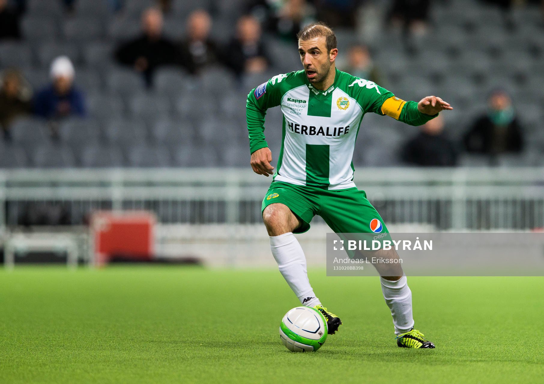 Hammarbys Kennedy Bakircioglu med bollen