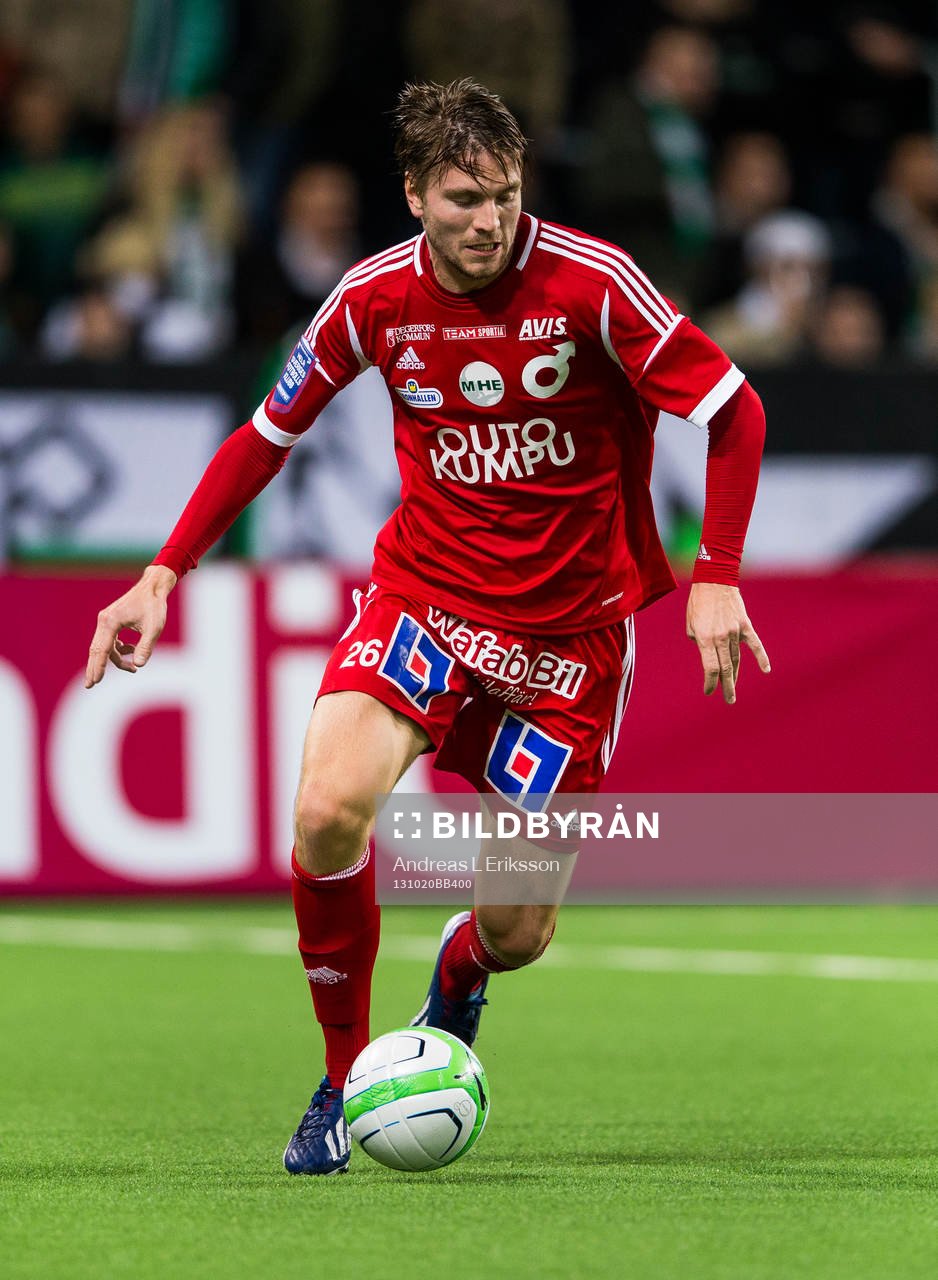 Degerfors Marcus Astvald med bollen
