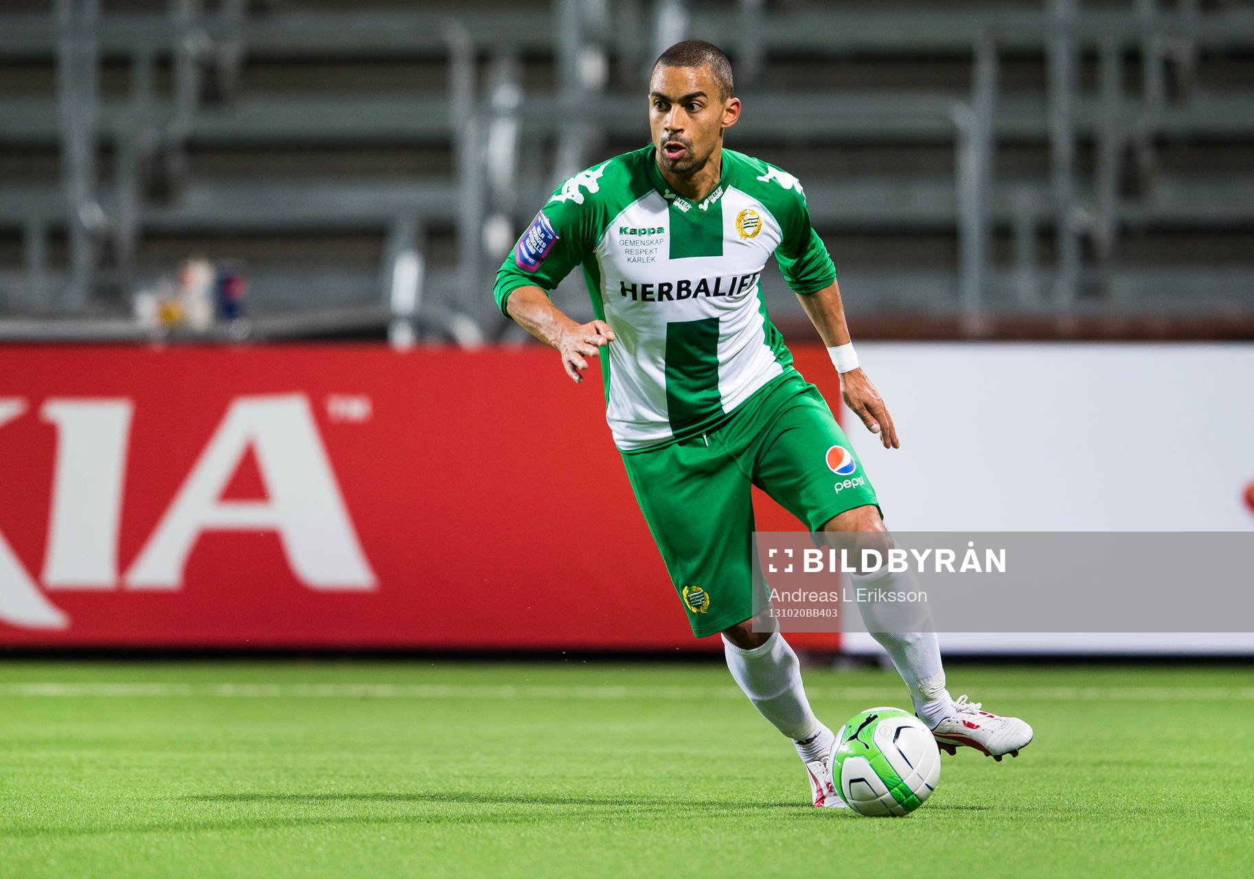 Hammarbys Billy Berntsson med bollen