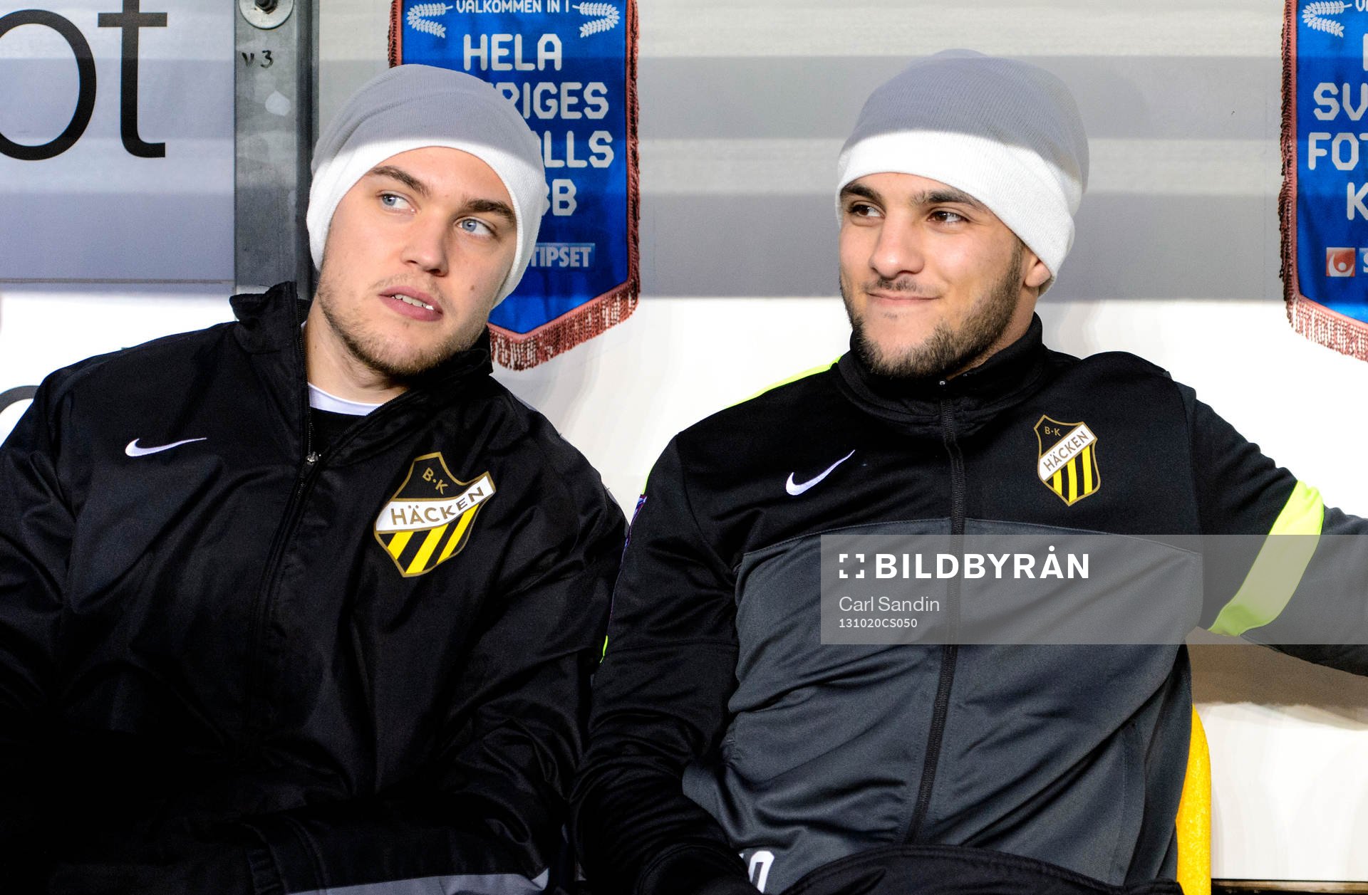 Häckens Mika Ojala och Moestafa El Kabir på bänken
