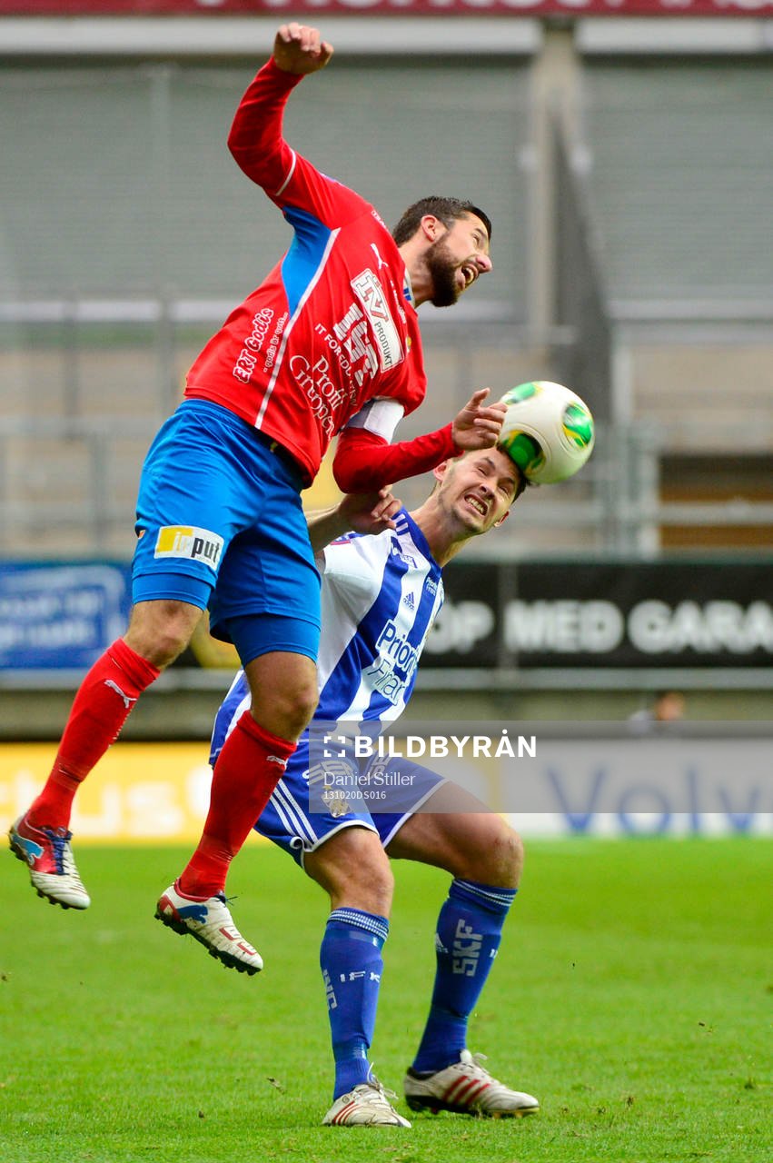 Östers Denis Velic och IFK Göteborgs Philip Haglund under fotbollsmatchen i Allsvenskan mellan Ifk Göteborg och Öster 20 september 2013 i Göteborg .