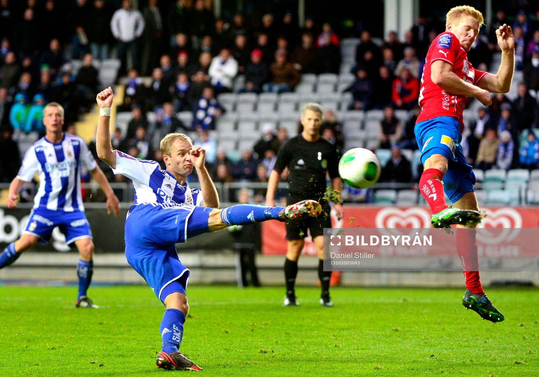 IFK Göteborgs Robin Söder skjuter mot Östers försvar