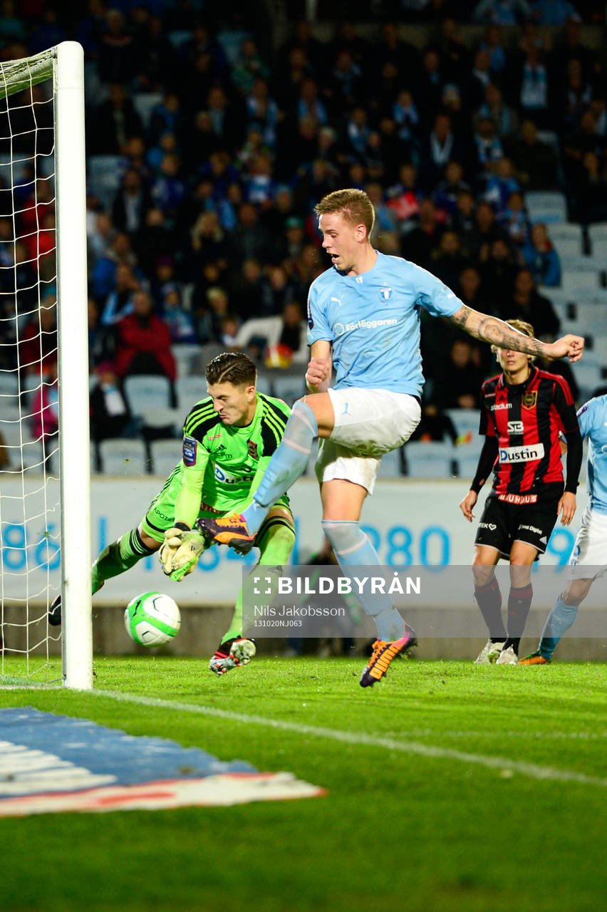Brommapojkarnas målvakt Ivo Vazgec gör en fin räddning