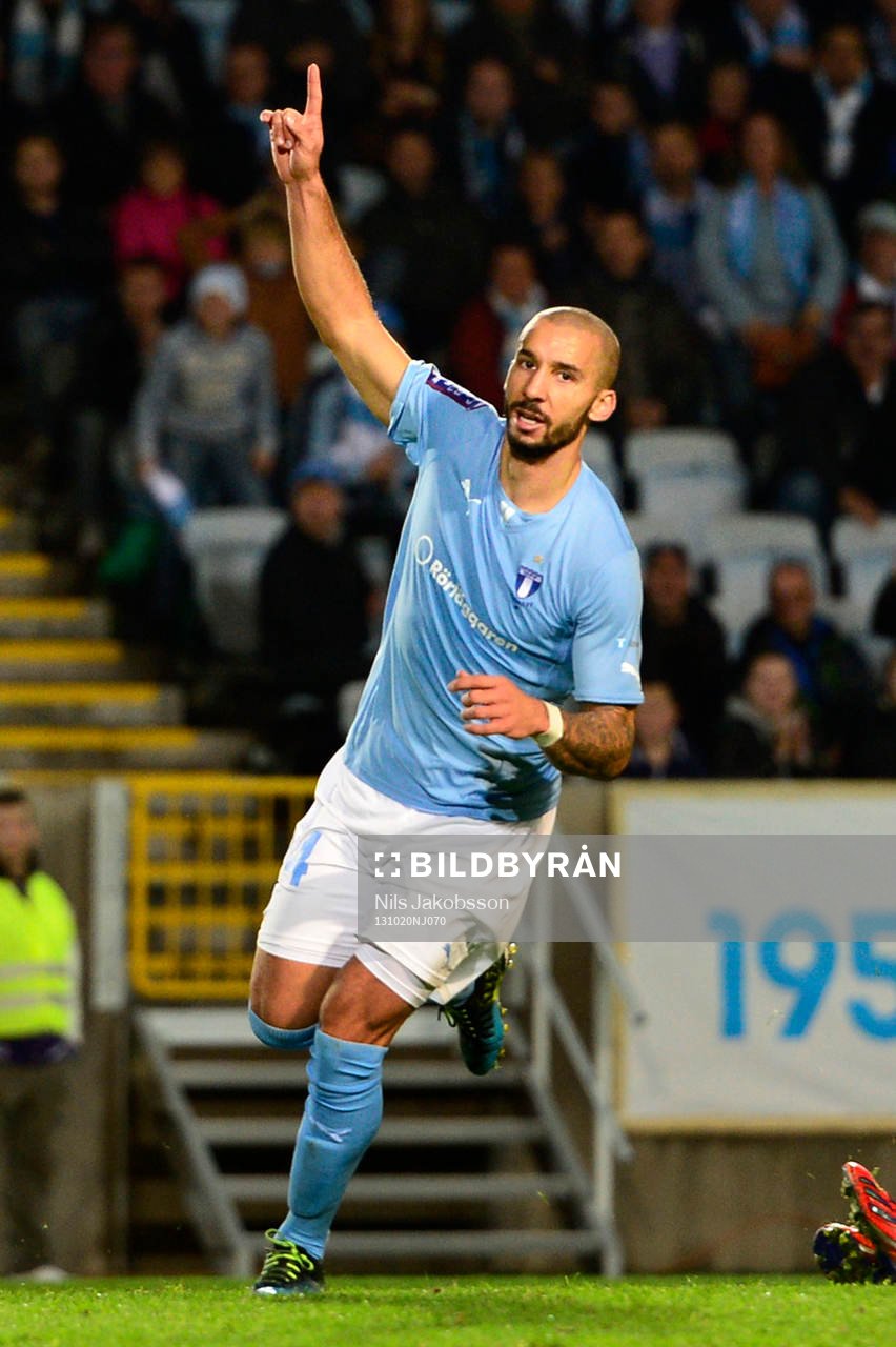 Malmös Guillermo Molins jublar efter att ha gjort 1-0 under fotbollsmatchen i  i Allsvenskan mellan Malmö FF och Brommapojkarna den 20 oktober 2013 i Malmö.