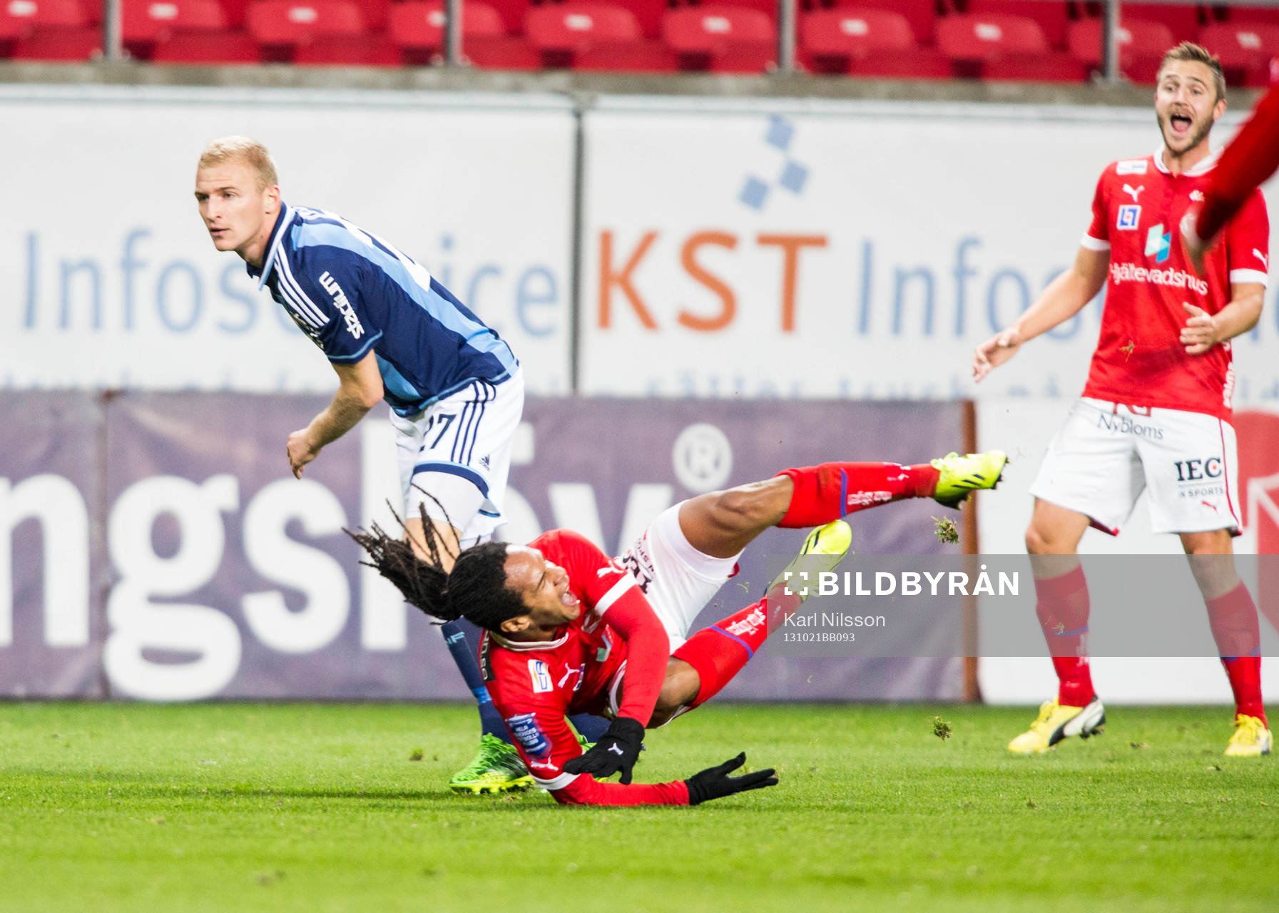 Jonathan Mcdonald, Kalmar FF, blir trampad av VYTAUTAS