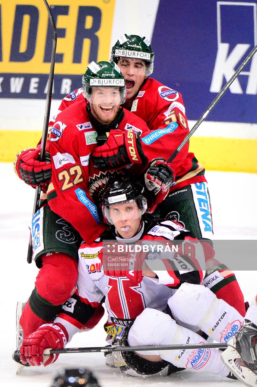 Frölundas Robin Figren jublar med Erik Gustafsson