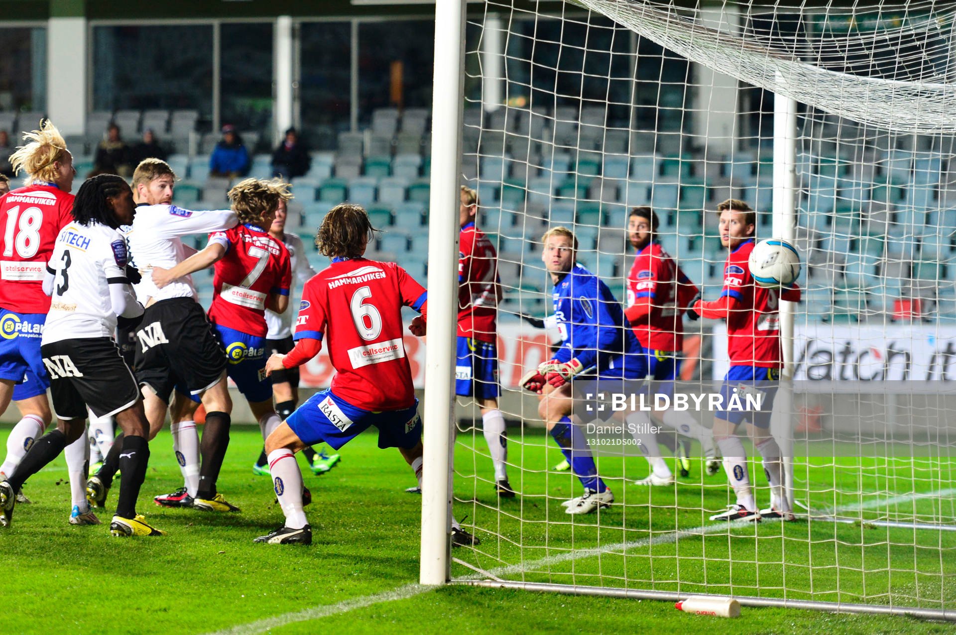 Örebros Magnus Wikström gör 0-1 på nick