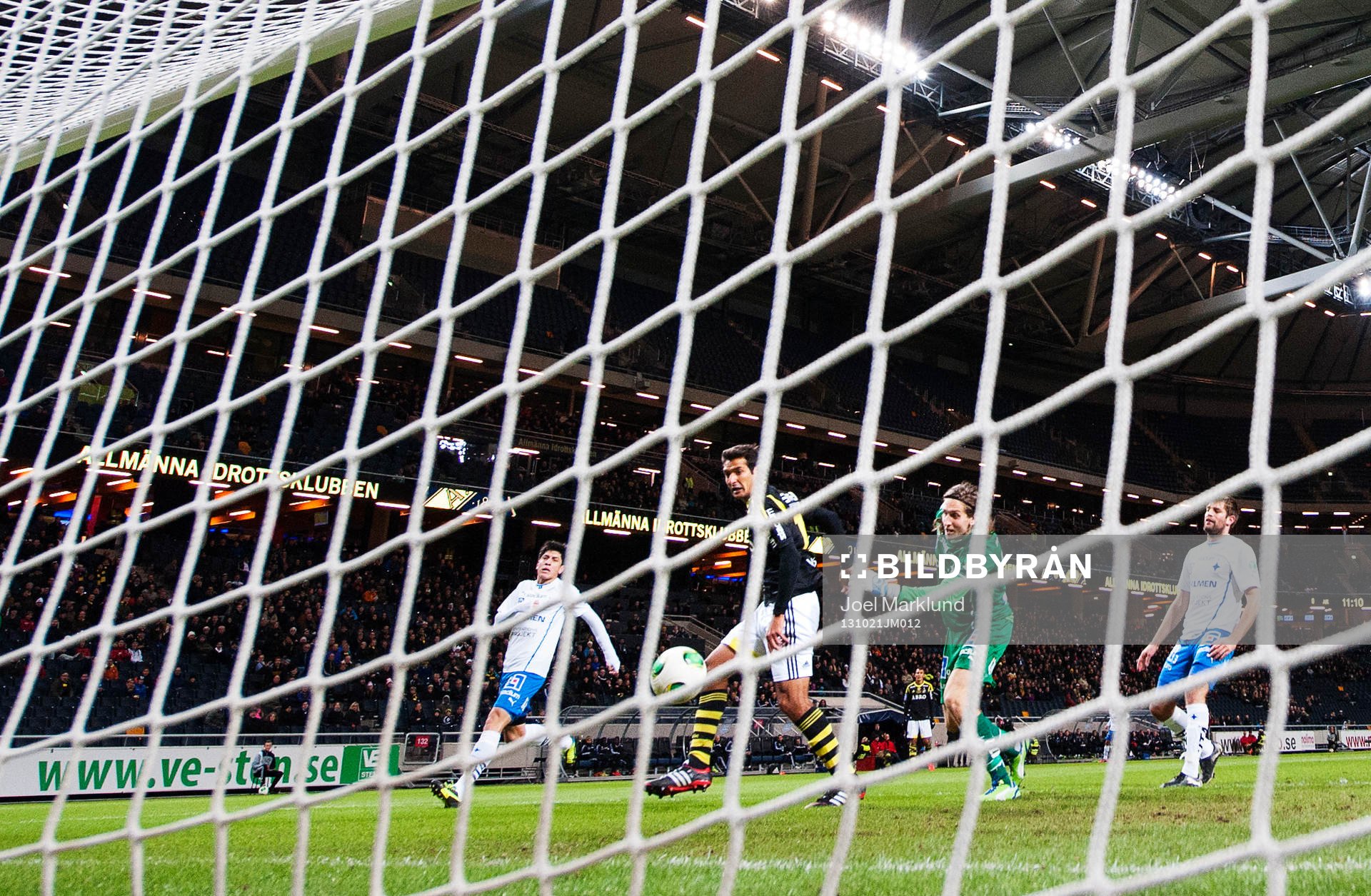 s Celso Borges gör 1-0 bakom Norrköpings målvakt David