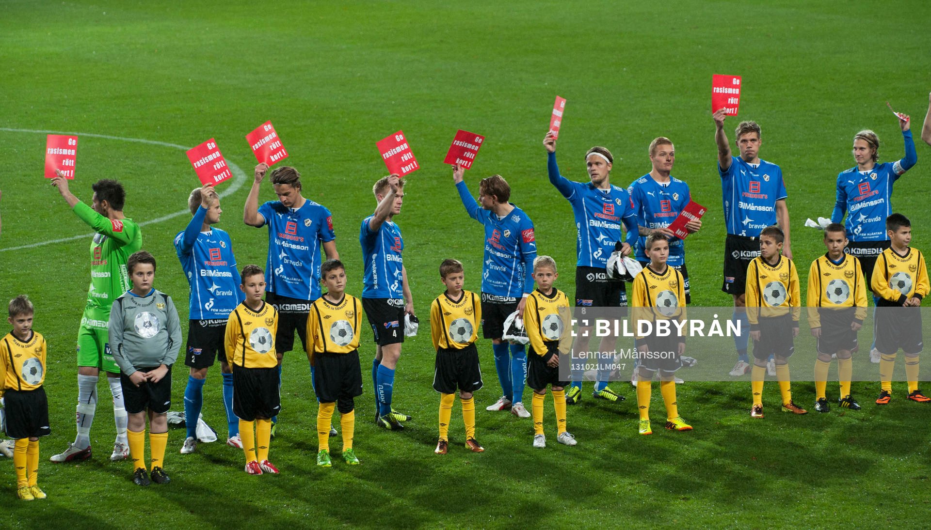Ge rasismen rött kort i