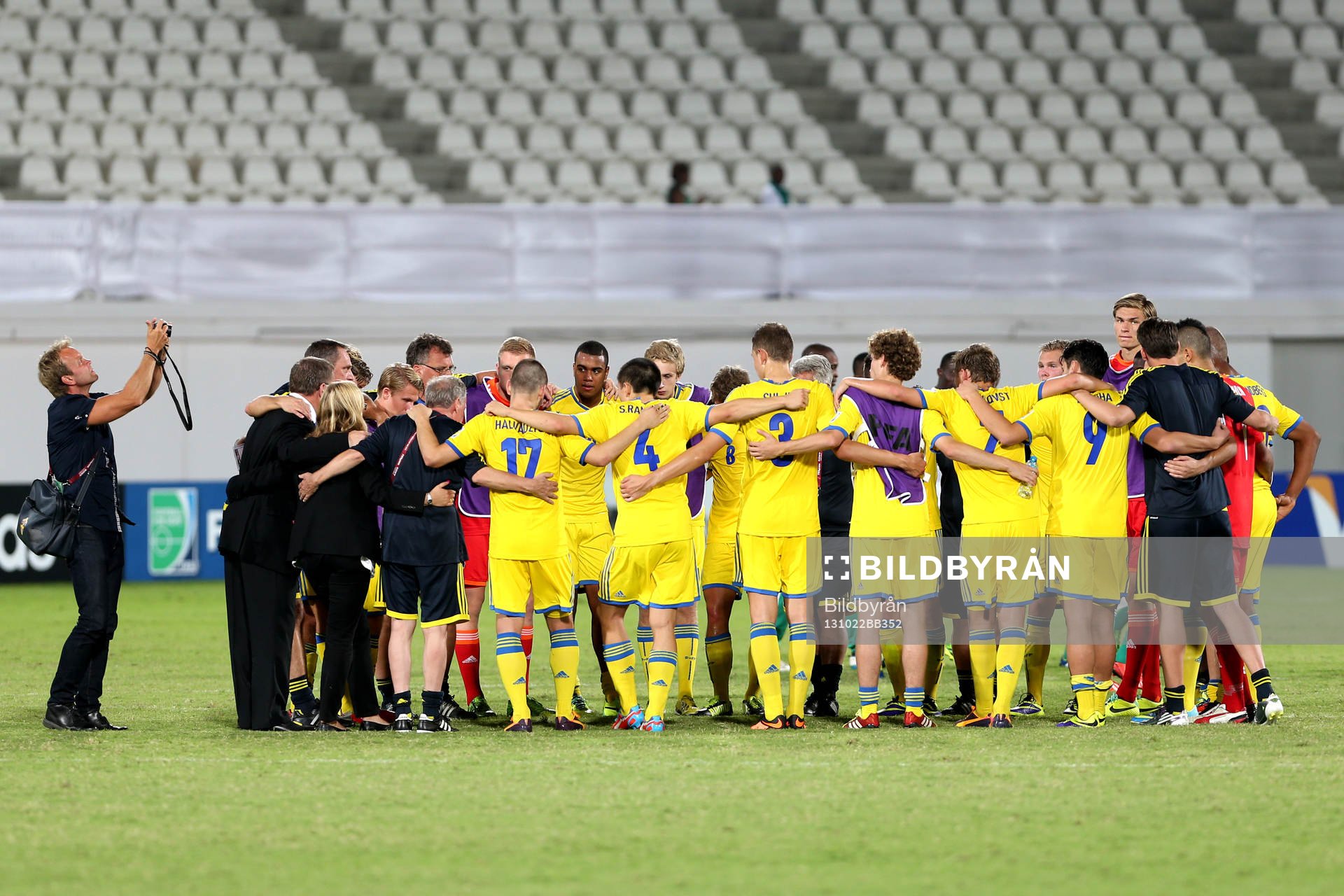 Sverige firar efter fotbollsmatchen mellan Sverige och Nigeria under U17-VM i Al Ain i Förenade Arabemiraten den 22 oktober 2013.