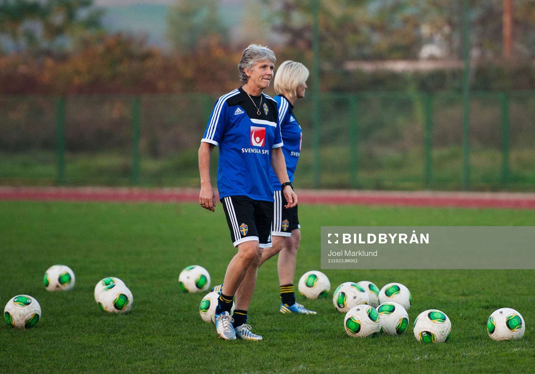 Förbundskapten Pia Sundhage och assisterande