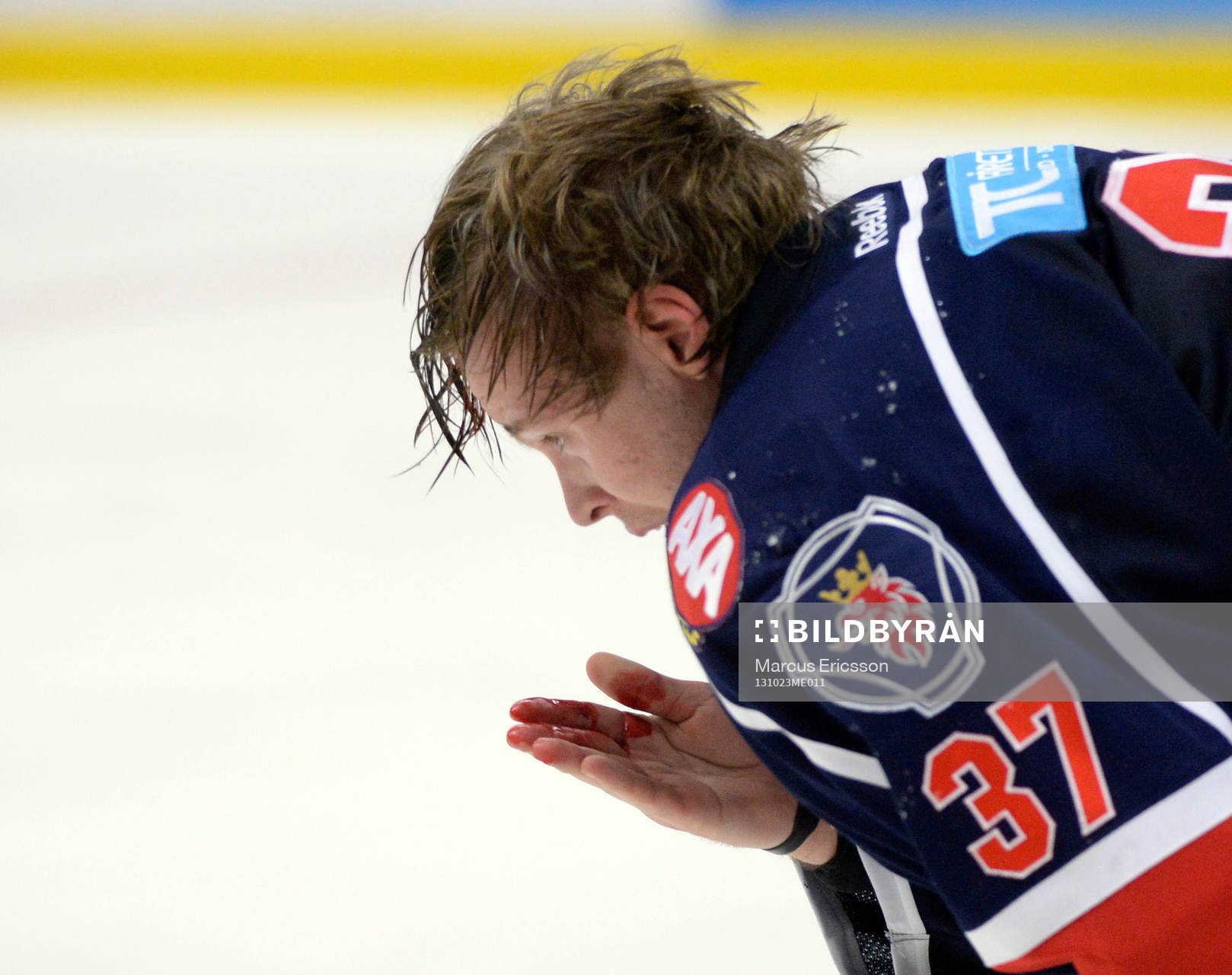Södertäljes målvakt Niklas Lundström fick en smäll