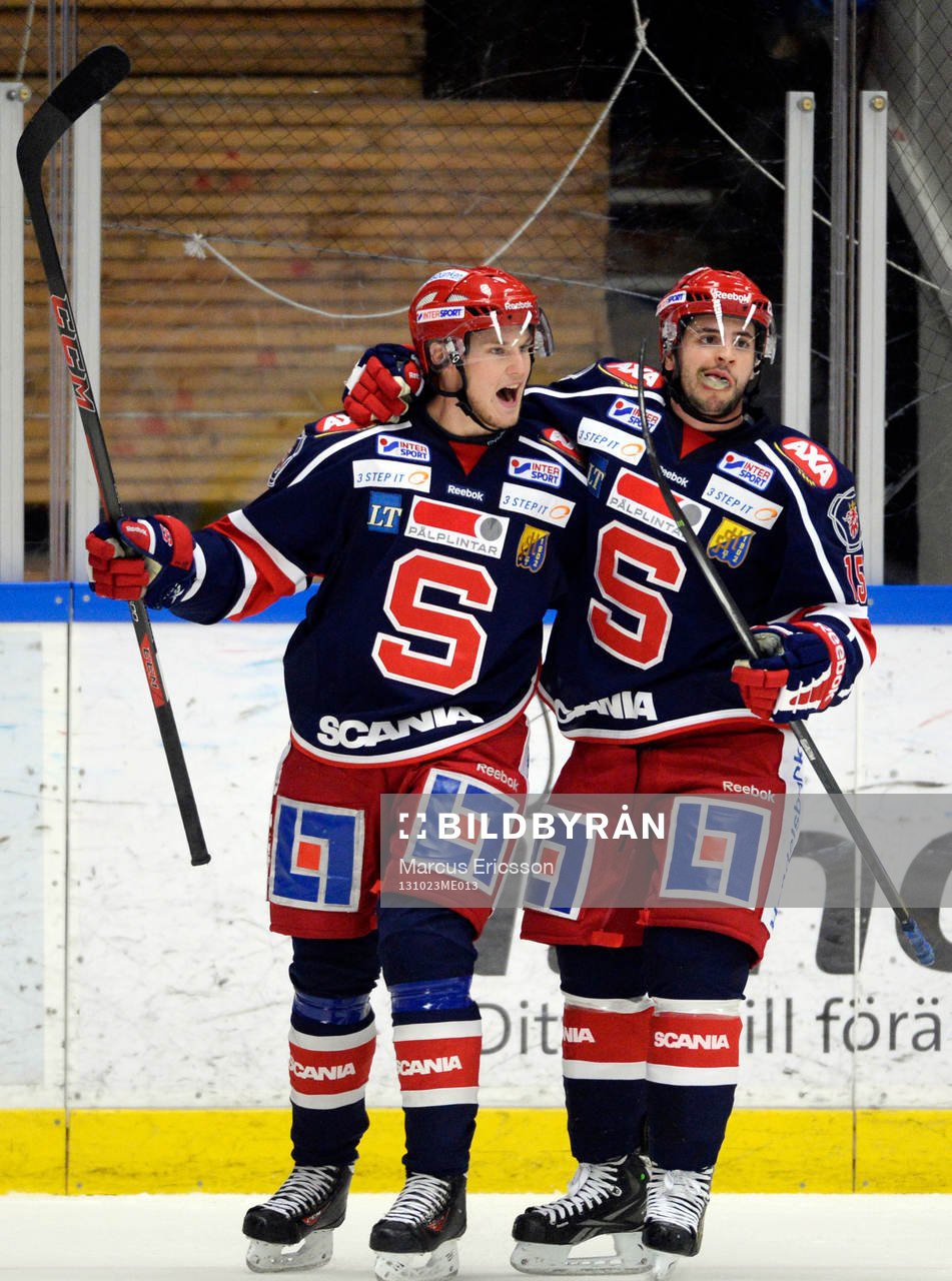 Södertäljes Jonas Engström och Mario Trabucco jublar