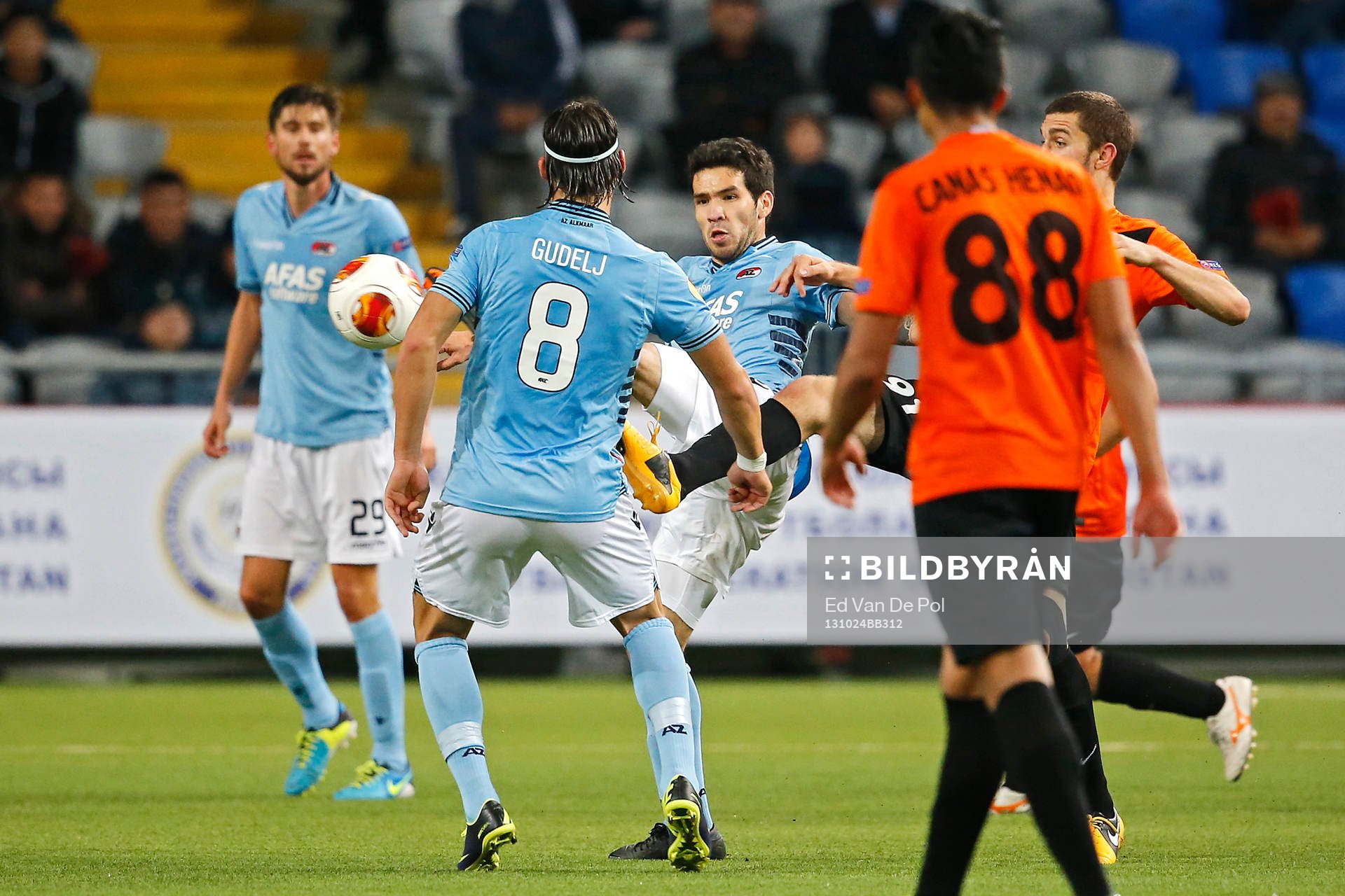KAZACHSTAN - 24-10-2013 - Europa League, FC Shakhter Karagandy - AZ, Astana Arena, 1-1, AZ speler Celso Ortiz (3vl), AZ speler Jan Wuytens (l), AZ speler Nemanja Gudelj (2vl), Shakhter speler Roger Henao KANYAS (r).