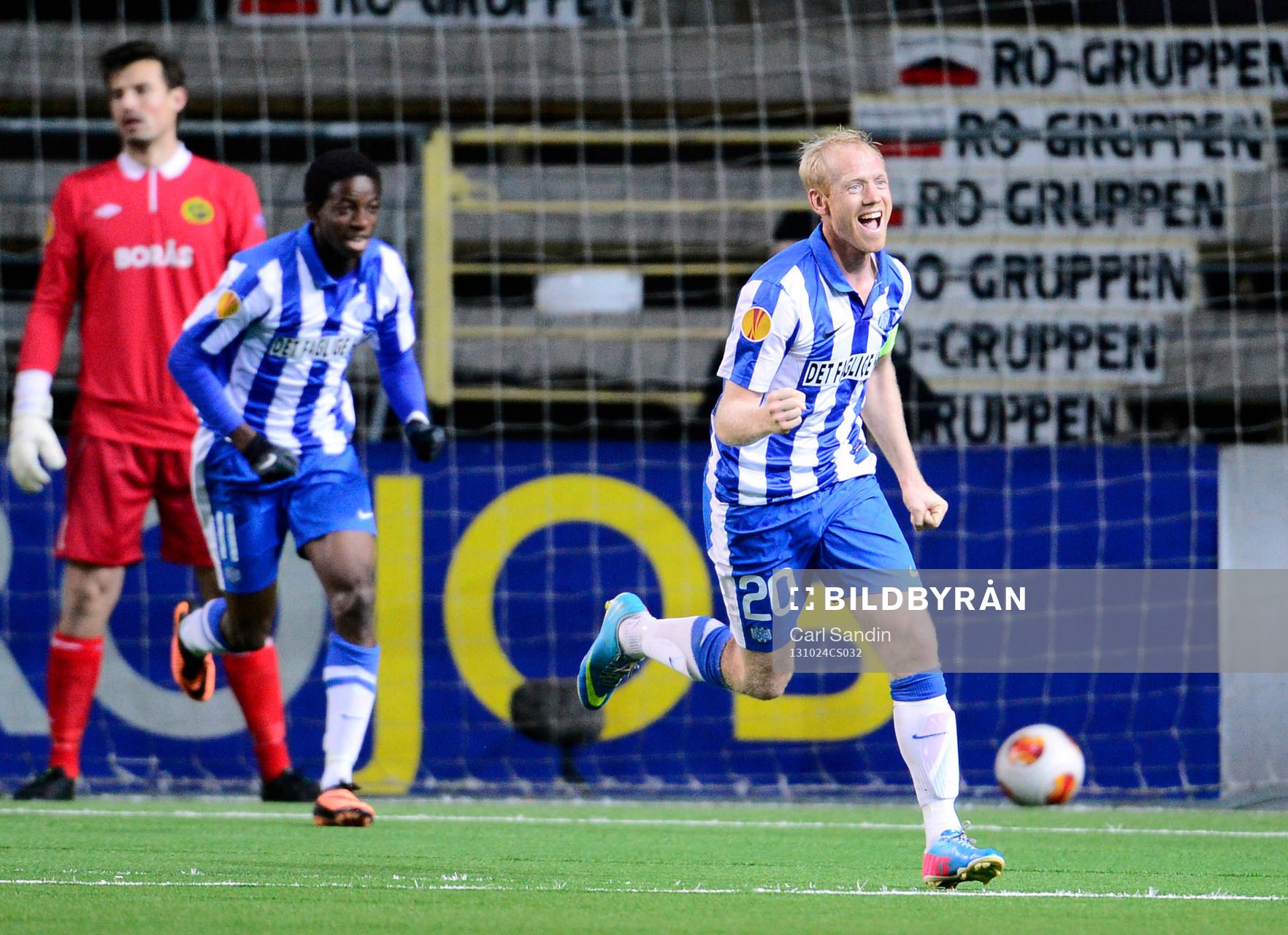 Esbjergs Hans Henrik Andreasen jublar efter 0-2 under fotbollsmatchen i Europa Leagues gruppspel mellan Elfsborg och Esbjerg den 24 oktober 2013 i Borås.
