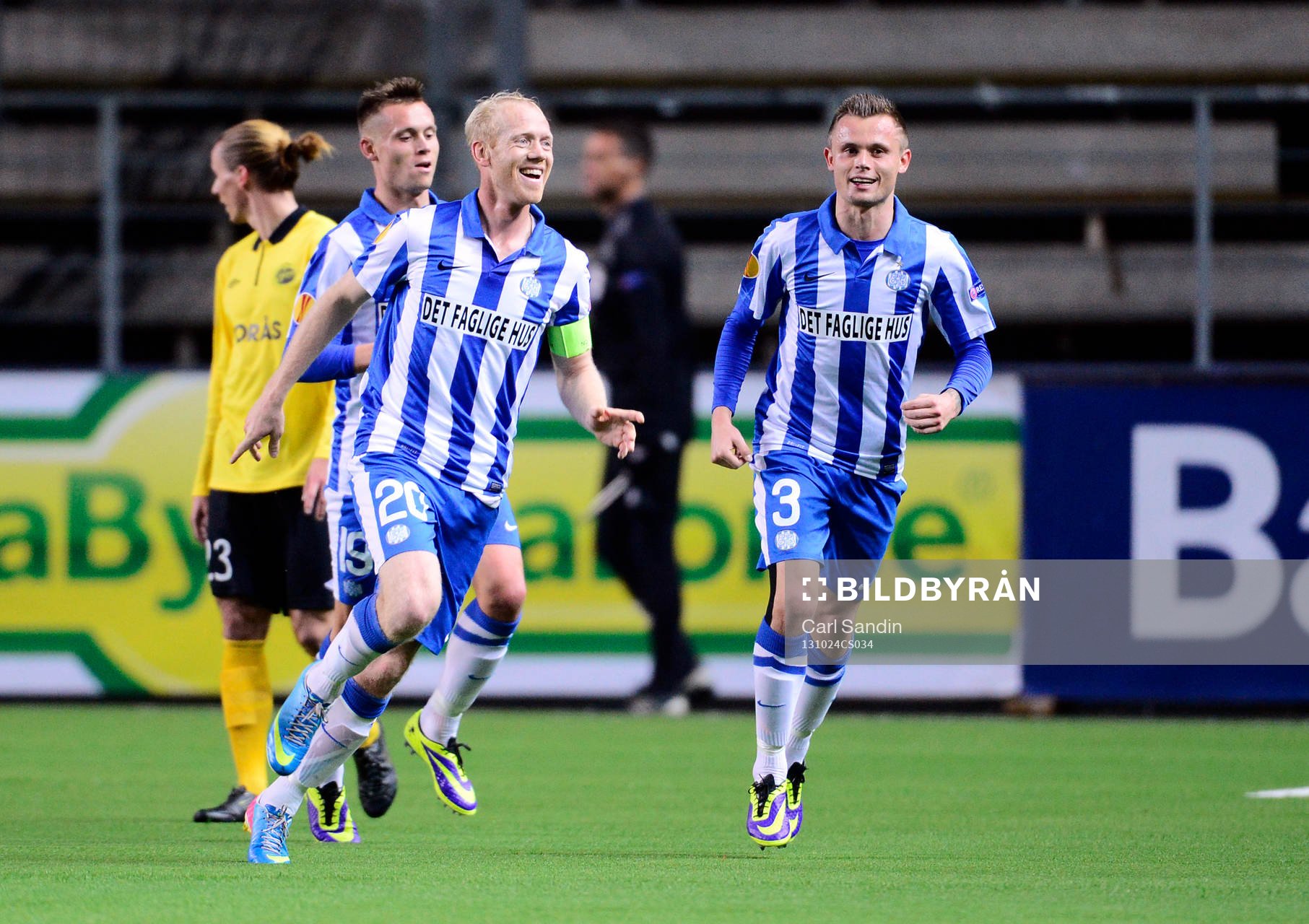 Esbjergs Hans Henrik Andreasen jublar efter 0-2 under fotbollsmatchen i Europa Leagues gruppspel mellan Elfsborg och Esbjerg den 24 oktober 2013 i Borås.