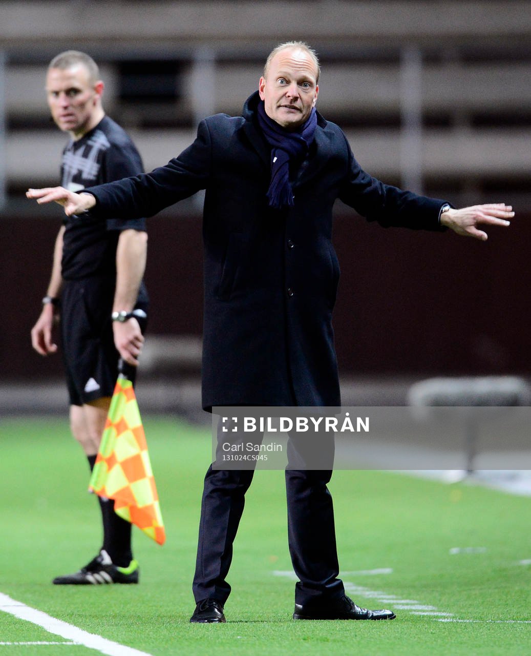 Esbjergs tränare Niels Frederiksen under fotbollsmatchen i Europa Leagues gruppspel mellan Elfsborg och Esbjerg den 24 oktober 2013 i Borås.