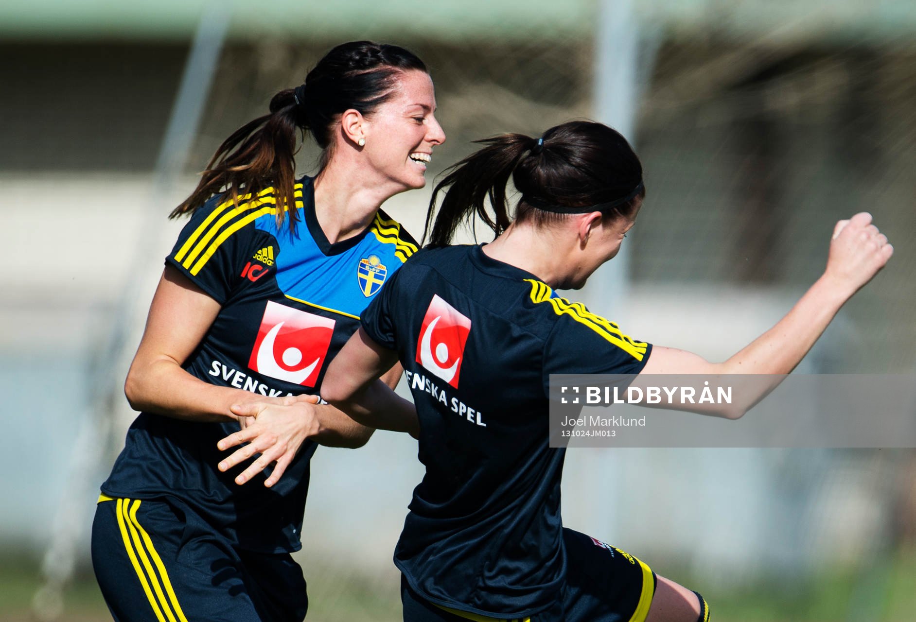Lotta Schelin och Olivia Schough skojar med varandra