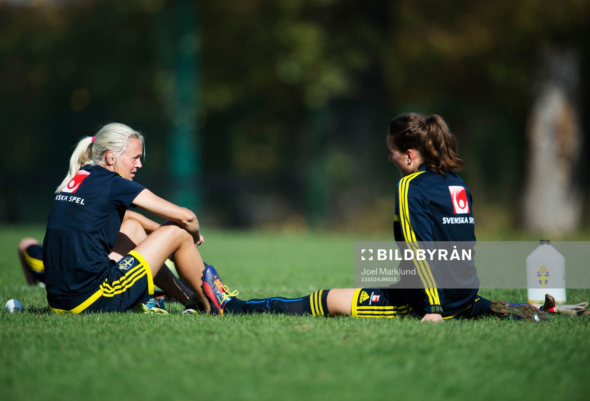 Josefine Öqvist och Antonia Göransson i samtal