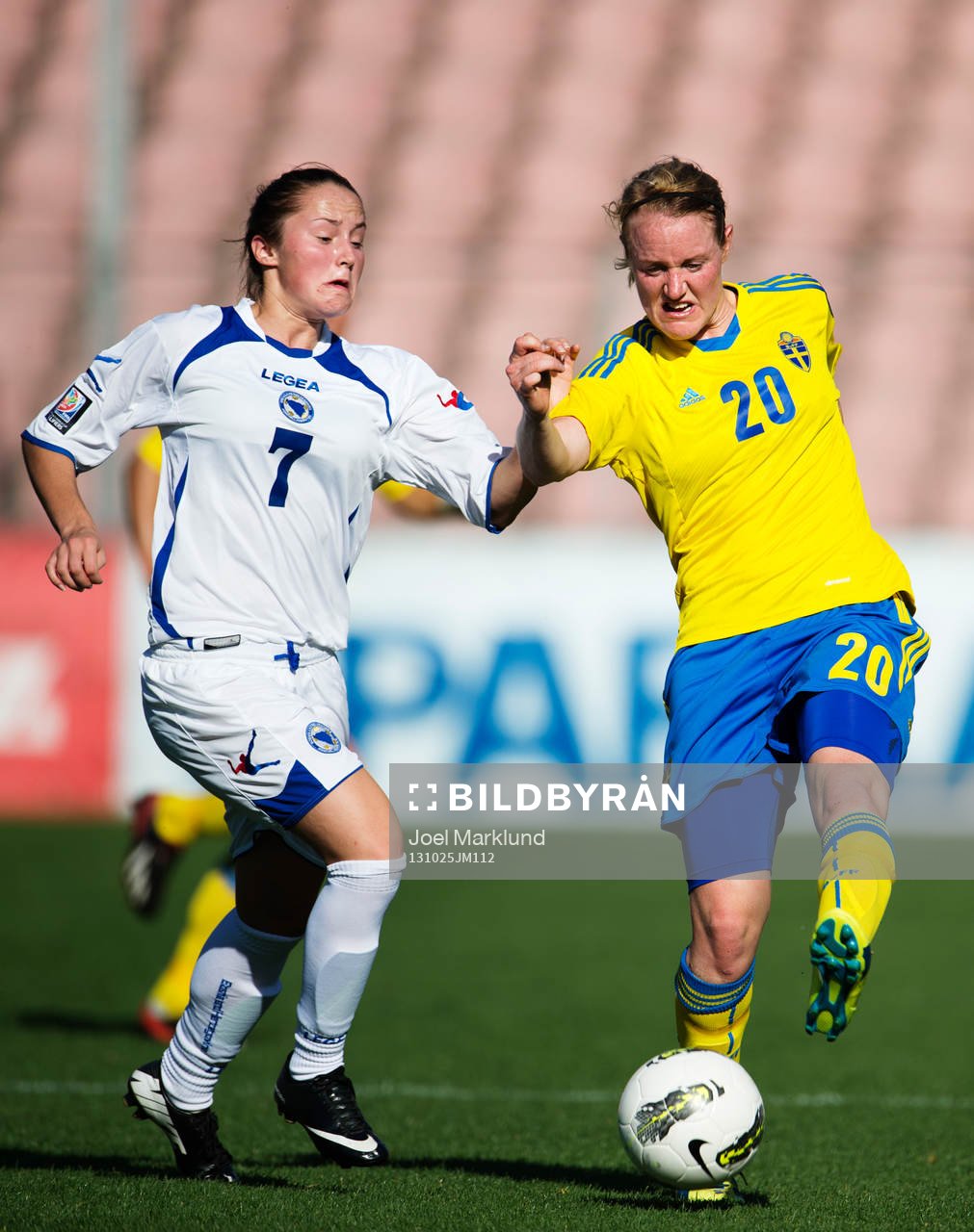 Bosnien-Hercegovinas Monika Kulis i en närkamp med