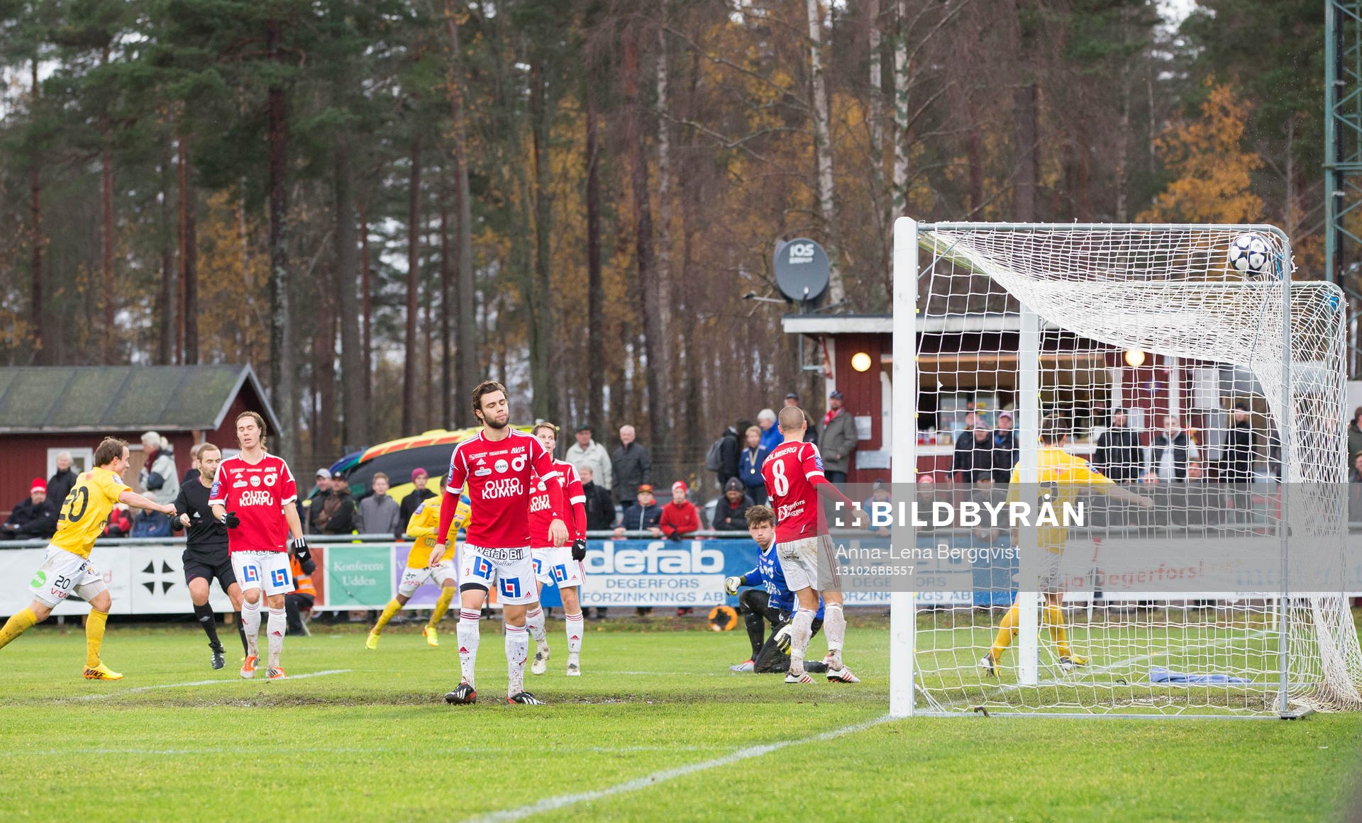 Degerfors målvakt August Strömberg släpper in