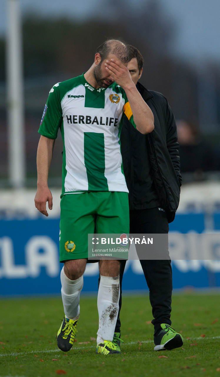 Kennedy Bakircioglu deppar när han lämnar plan i matchen