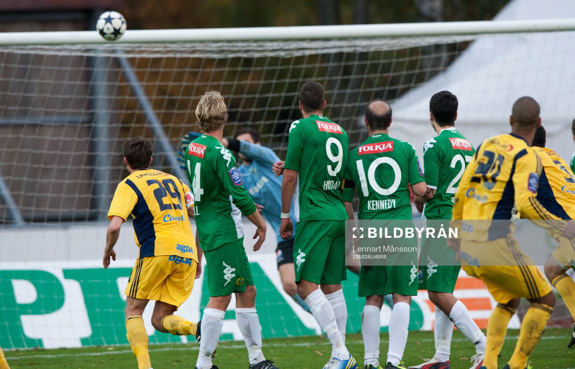 Ängelholms Junes Barny gör 3-2 på en underbar frispark i