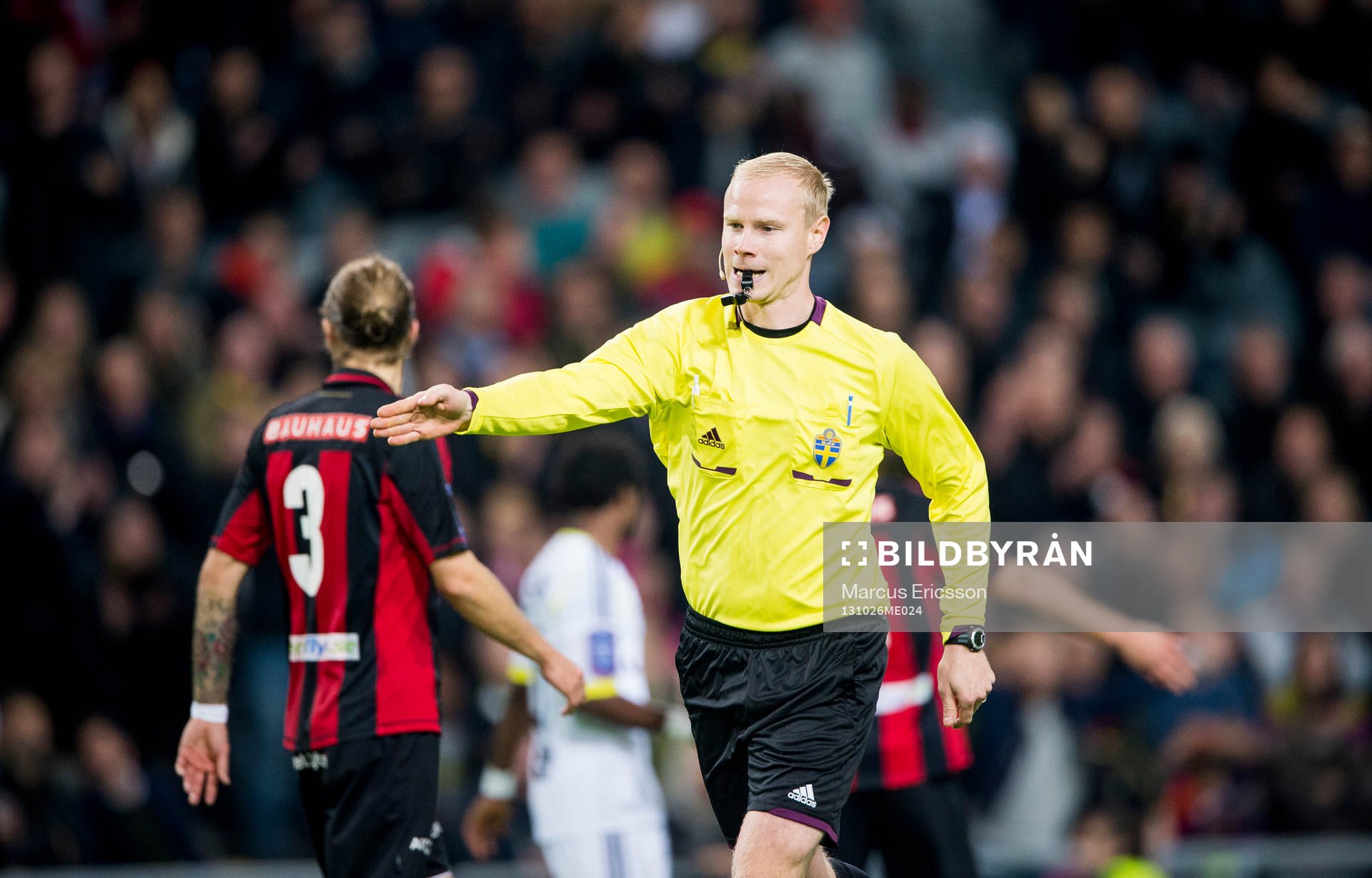 Fjärdedomare Björn Särnbrink byttes in i andra halvlek