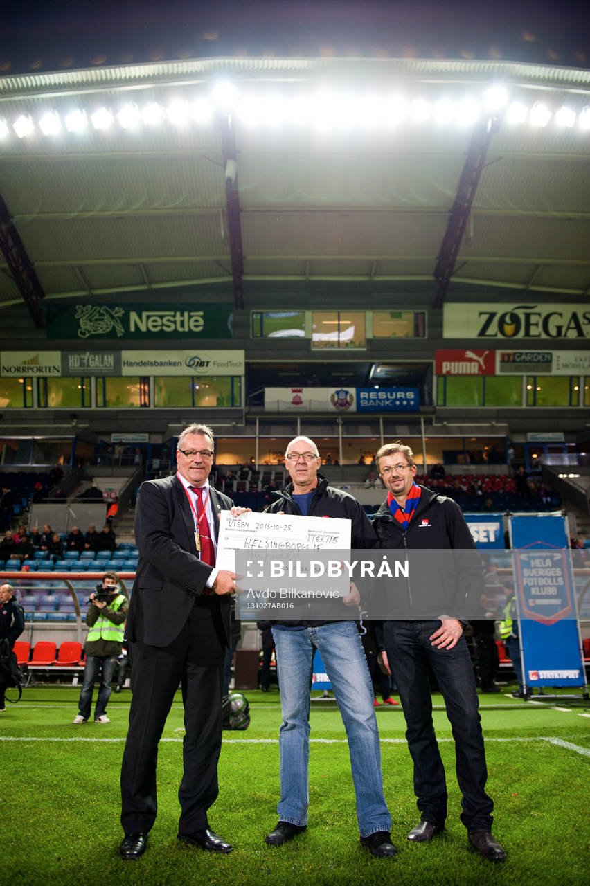 Helsingborg får check från fotbolsförbundet materialares
