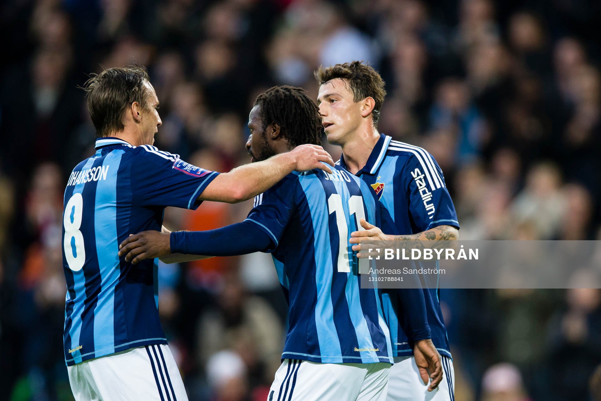 Djurgårdens Amadou Jawo gör 1-1 och gratuleras av Andreas Johansson och Erton Fejzullahu (h) under fotbollsmatchen i Allsvenskan mellan Djurgården och Gefle den 27 Oktober 2013 i Stockholm.
