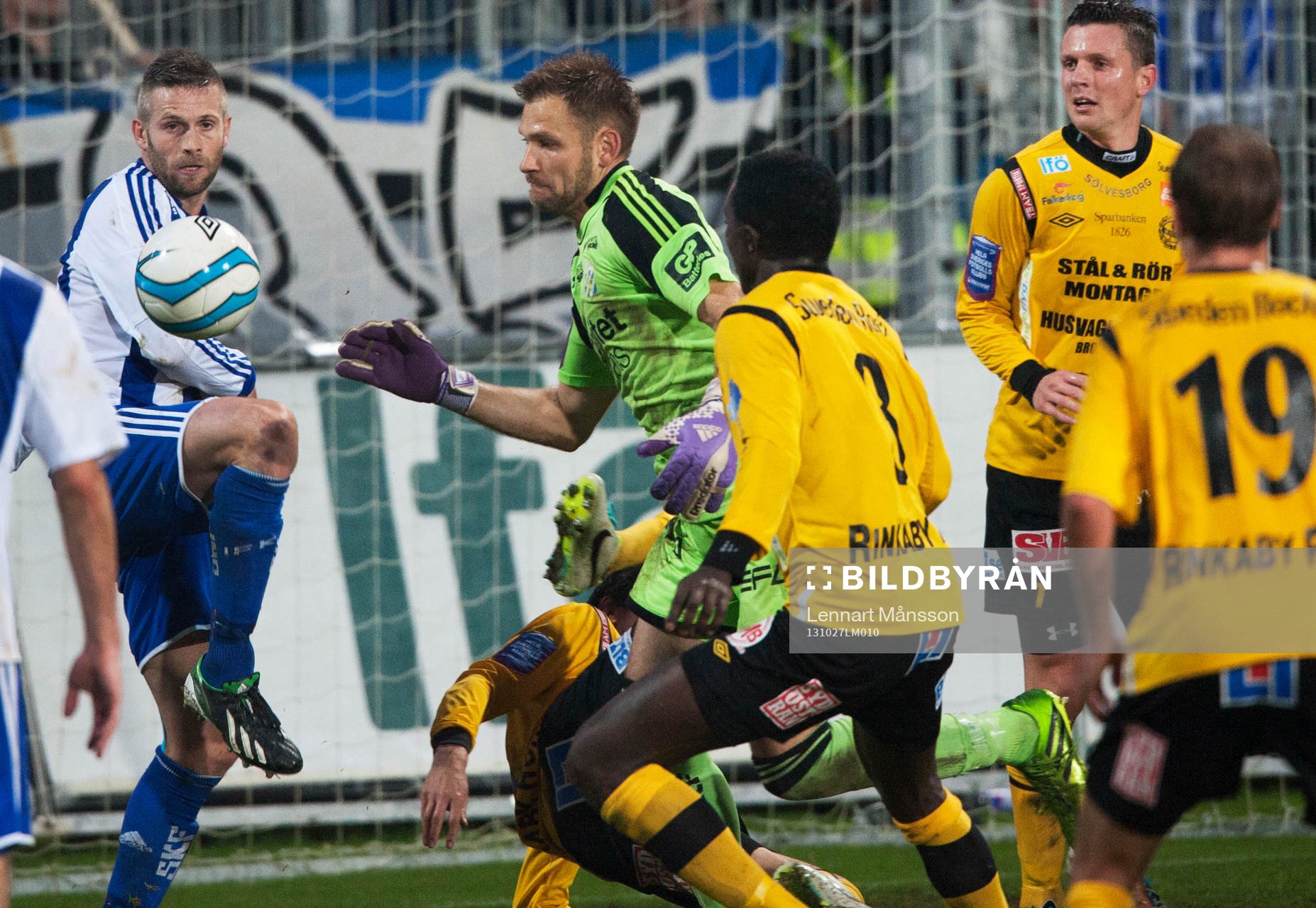 Rörigt framför John Alvbåge i IFK Göteborgs mål som