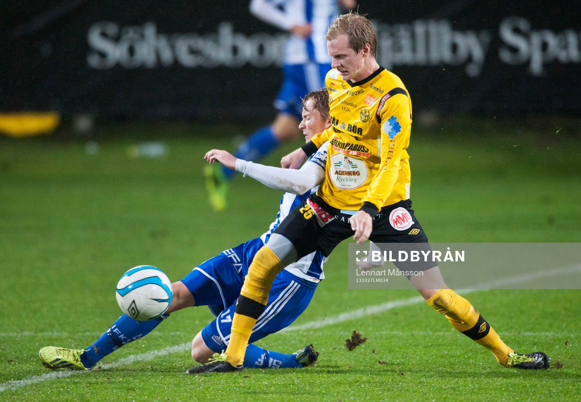 Mjällbys Craig Henderson och Göteborgs Sam Larsson  i