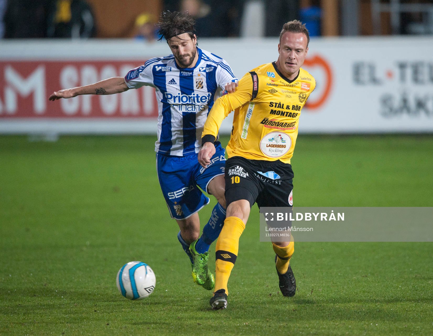  Mjällbys Marcus Ekenberg och Göteborgs Mattias Bjärsmyr  i den allsvenska matchen mellan Mjällby och IFK Göteborg 27 oktober 2013.