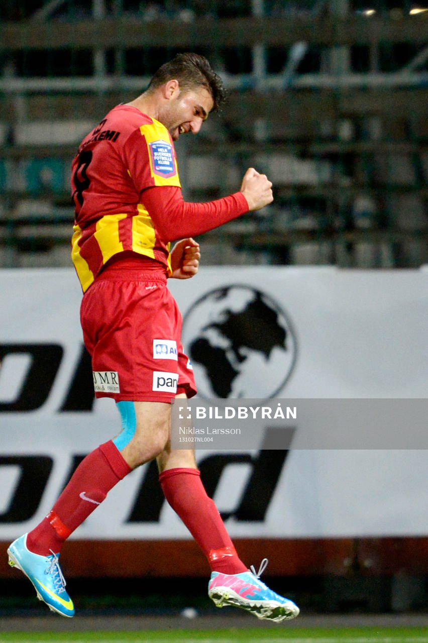Syrianskas Mattias Mete firar att han gjort 1-0 under en fotbollsmatch i Allsvenskan mellan Syrianska och Åtvidaberg, den 27 oktober 2013 i Södertälje.