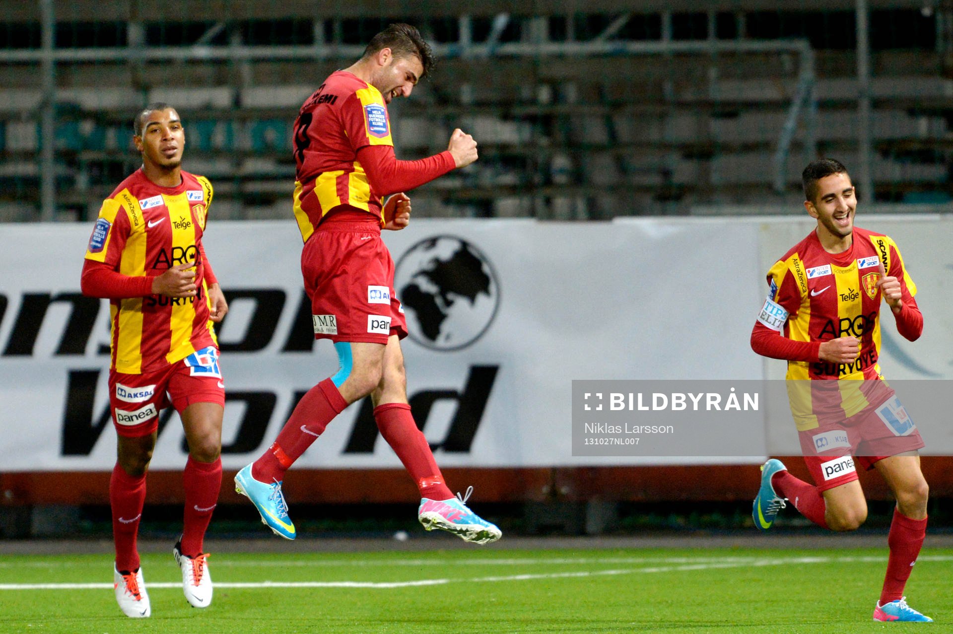 Syrianskas Mattias Mete firar att han gjort 1-0 under en fotbollsmatch i Allsvenskan mellan Syrianska och Åtvidaberg, den 27 oktober 2013 i Södertälje.