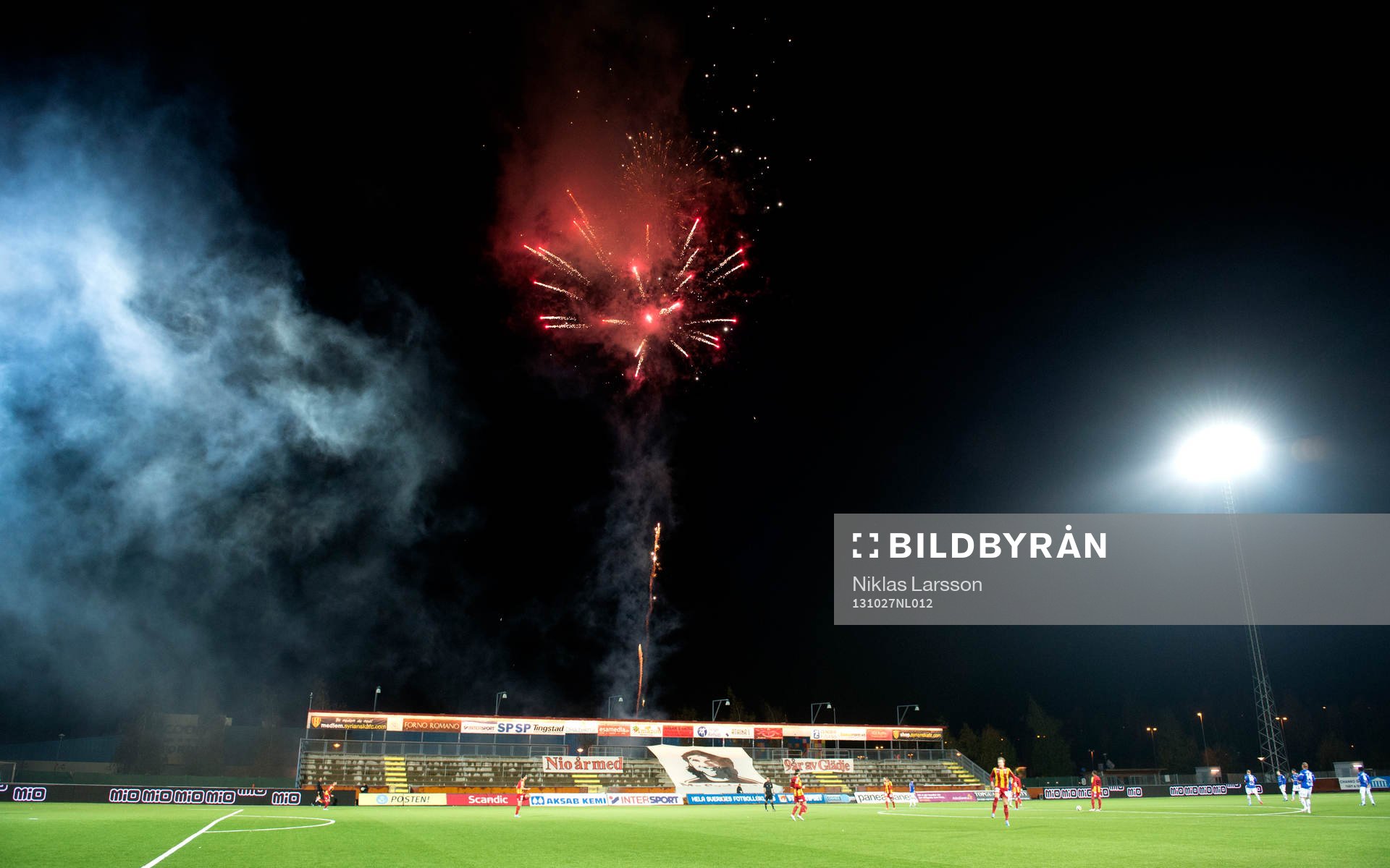 Özcan Melkemichel, tränare Syrianska firades av innan